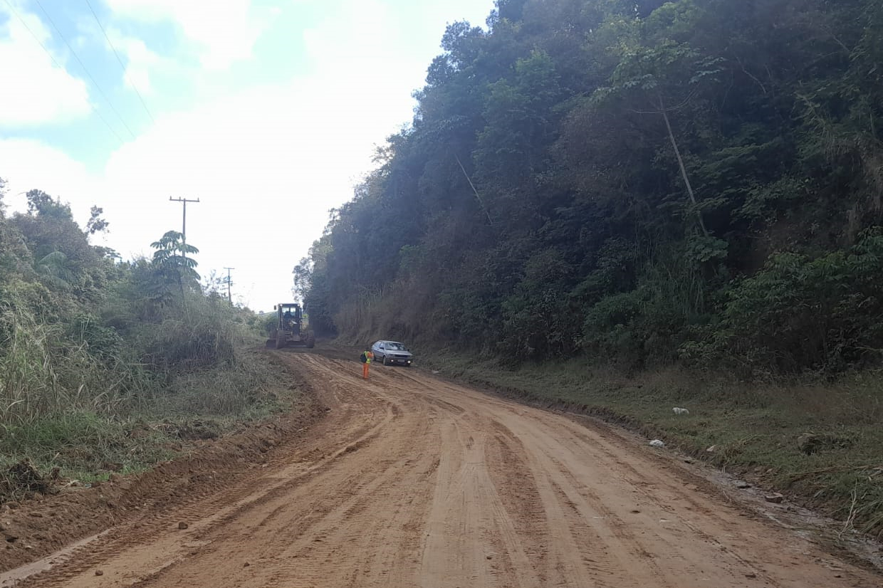 Ligação rodoviária entre Cerro Azul e Doutor Ulysses recebe melhorias