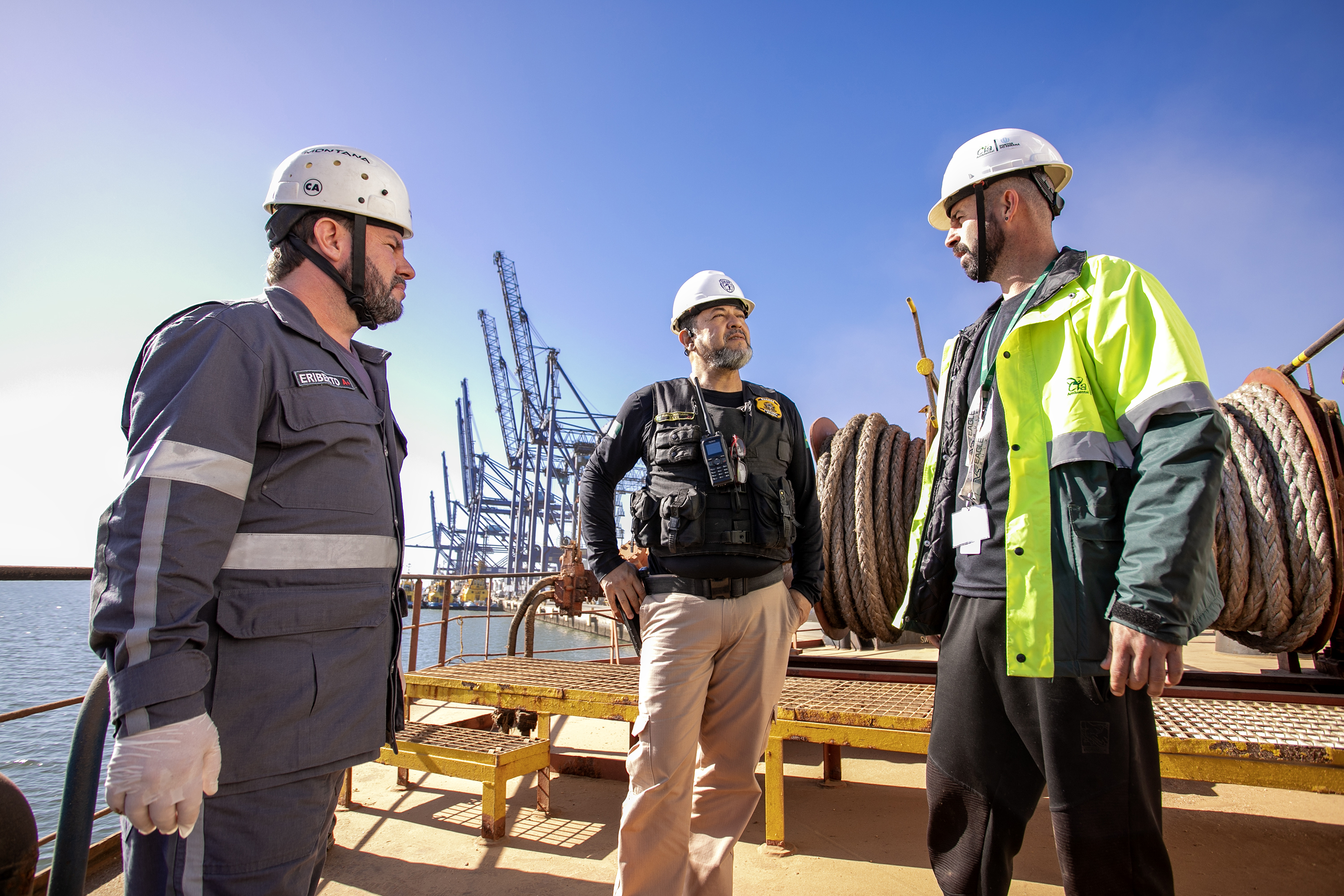 Portos do Paraná realiza simulado de resgate de trabalhador em mar