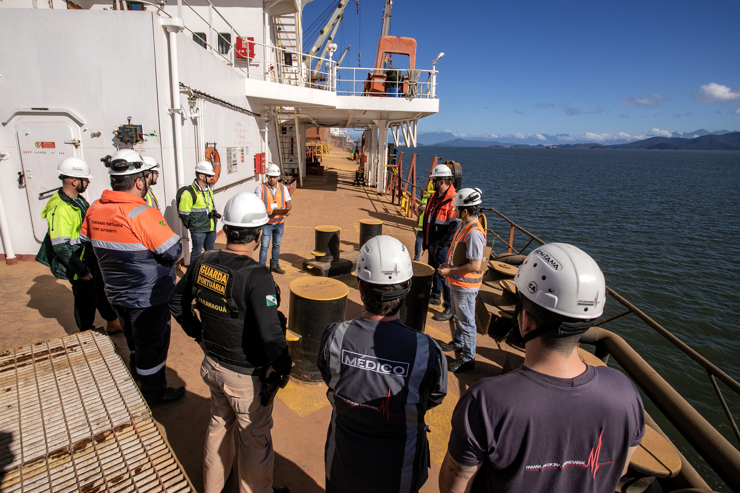 Portos do Paraná realiza simulado de resgate de trabalhador em mar