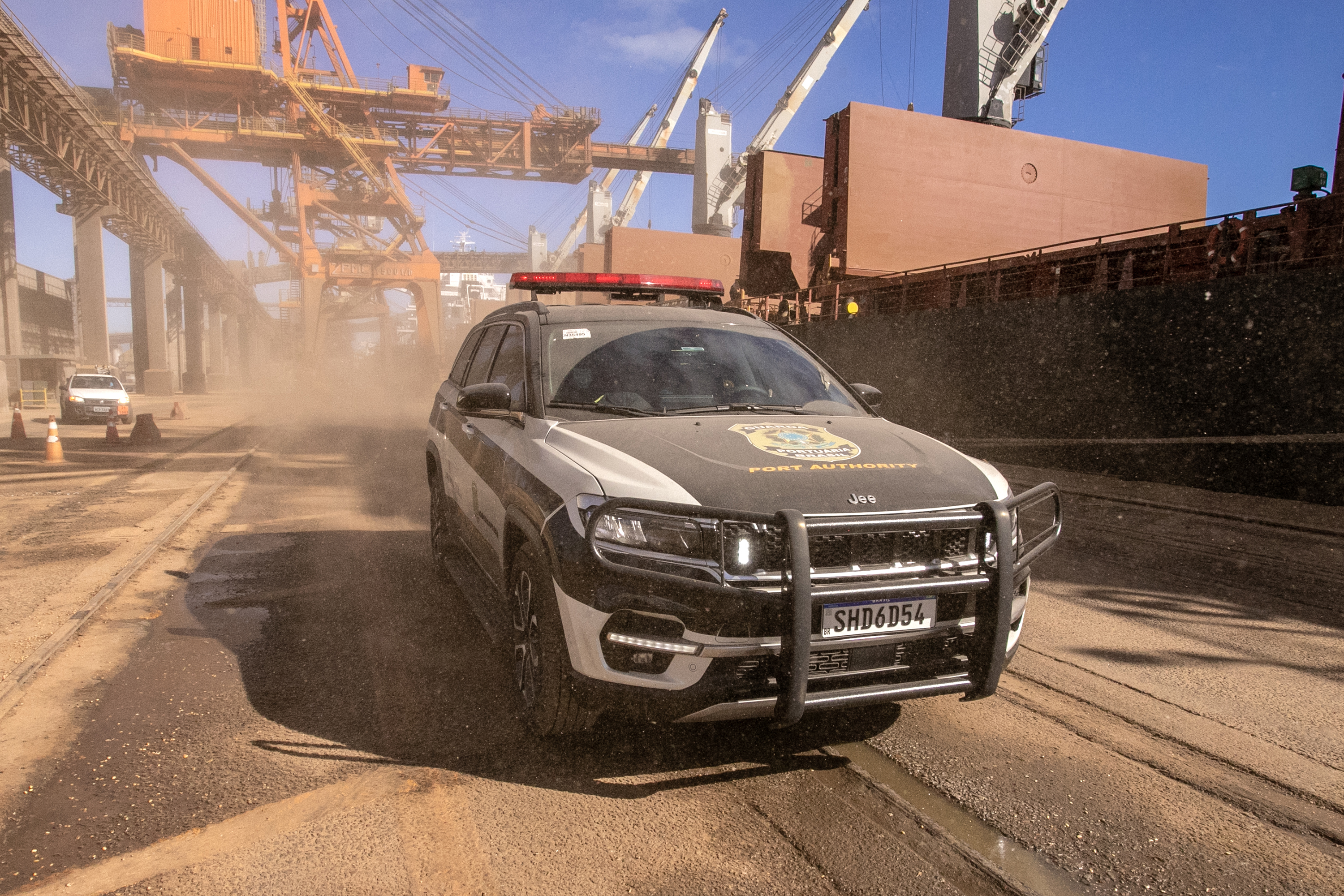 Portos do Paraná realiza simulado de resgate de trabalhador em mar