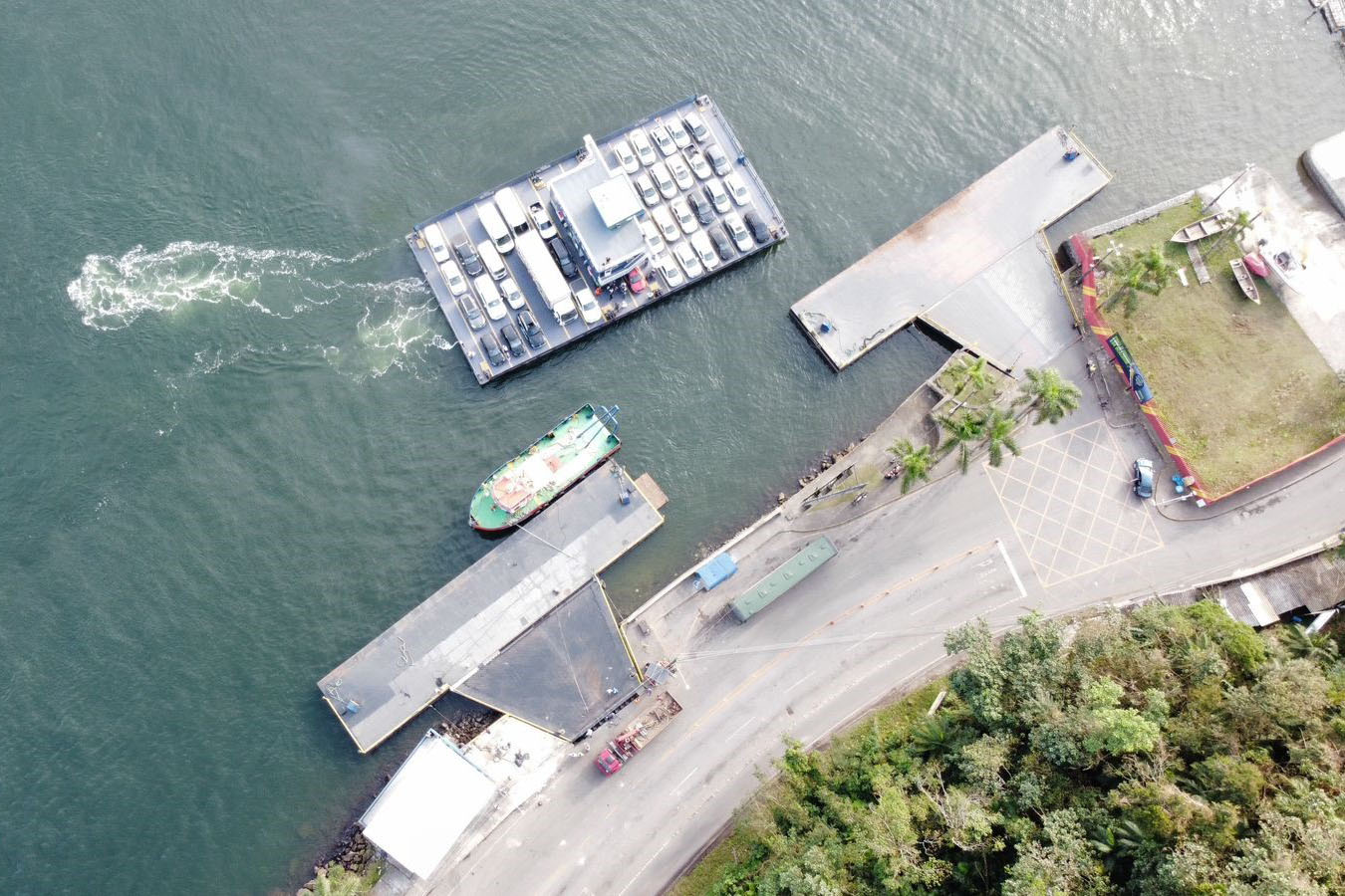 Ferry boat de Guaratuba opera normalmente após troca de ponte