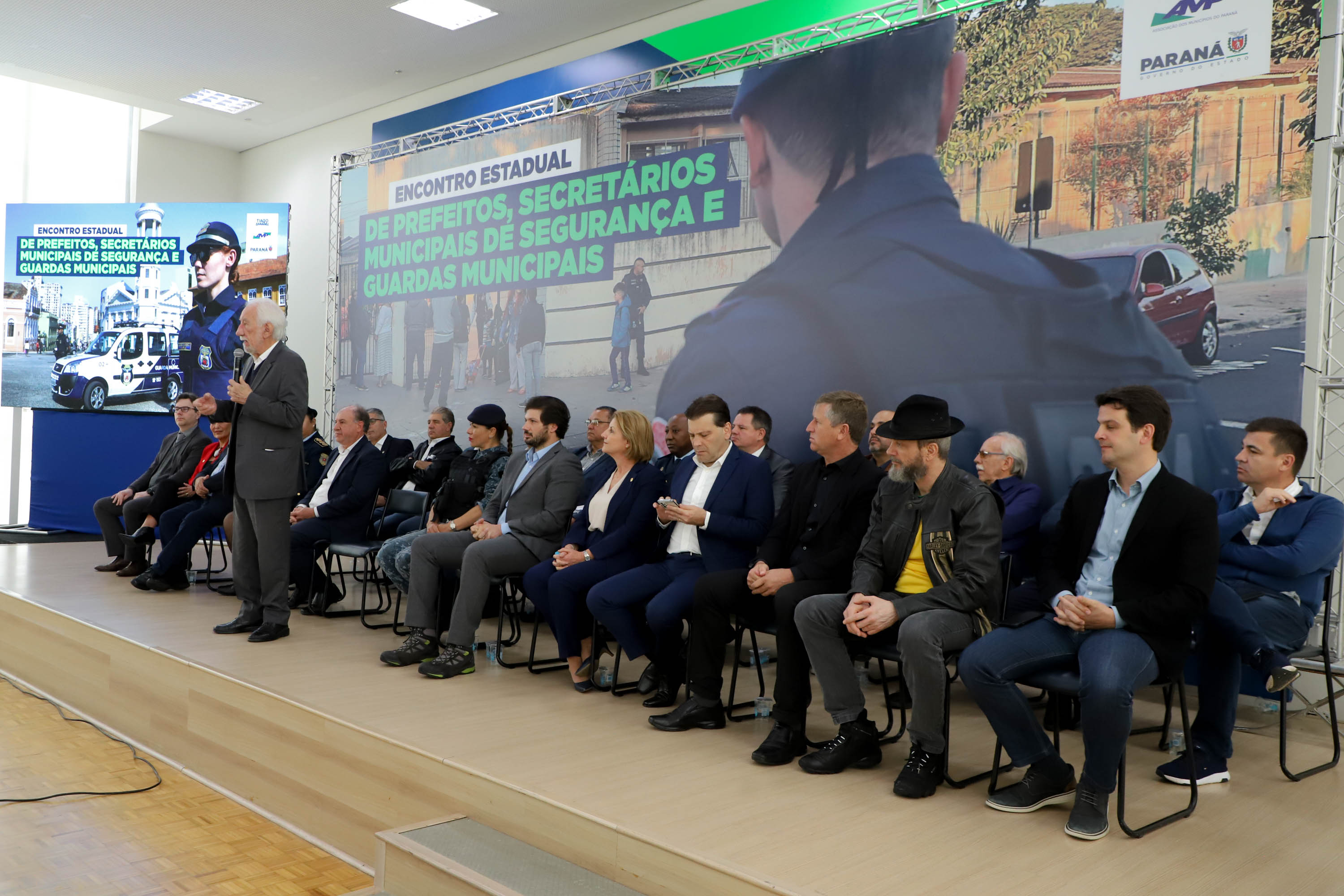 Governador em exercício Darci Piana participa do Encontro Estadual de Prefeitos, Secretários Municipais de Segurança e Guardas Municipais  -