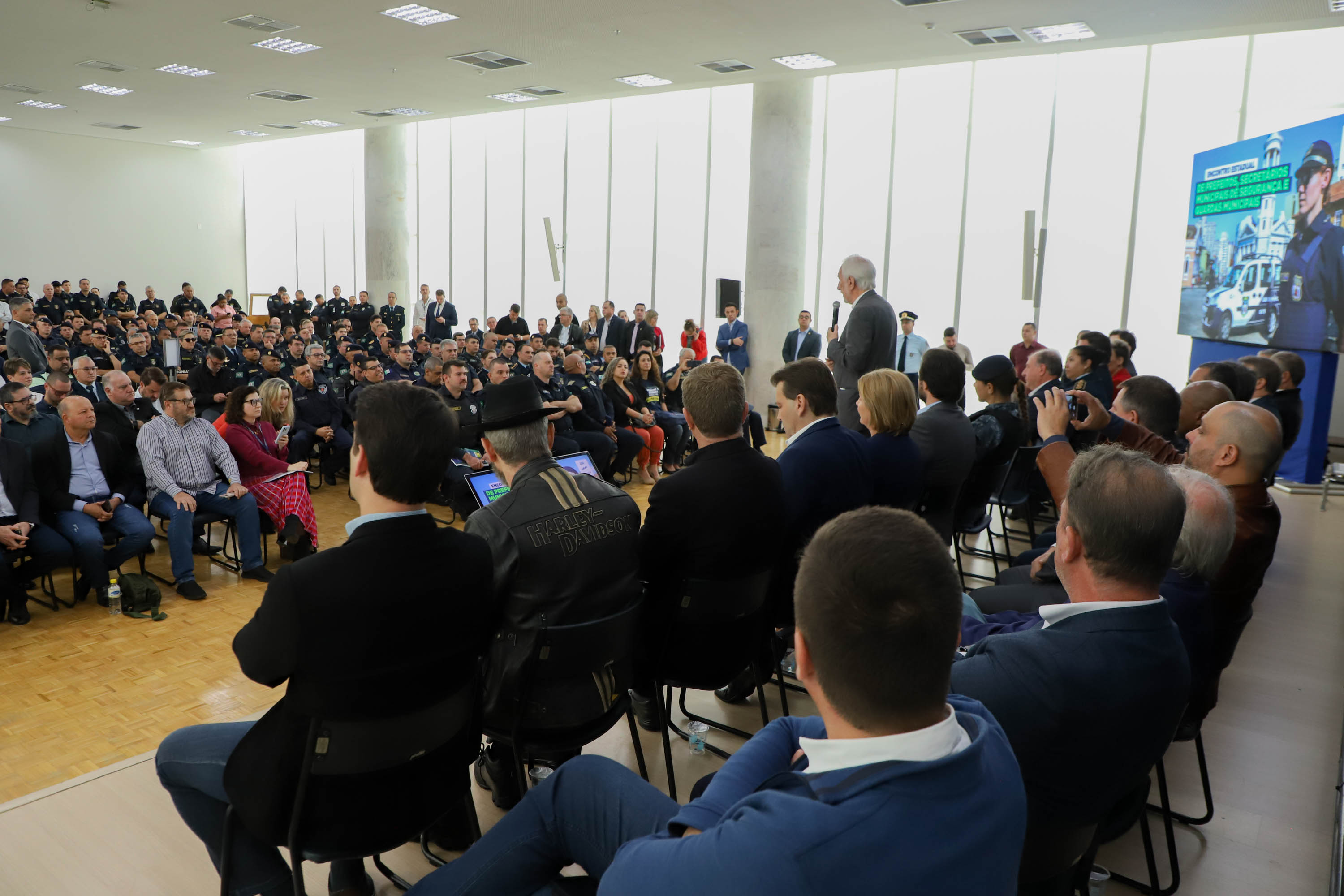 Governador em exercício Darci Piana participa do Encontro Estadual de Prefeitos, Secretários Municipais de Segurança e Guardas Municipais  -