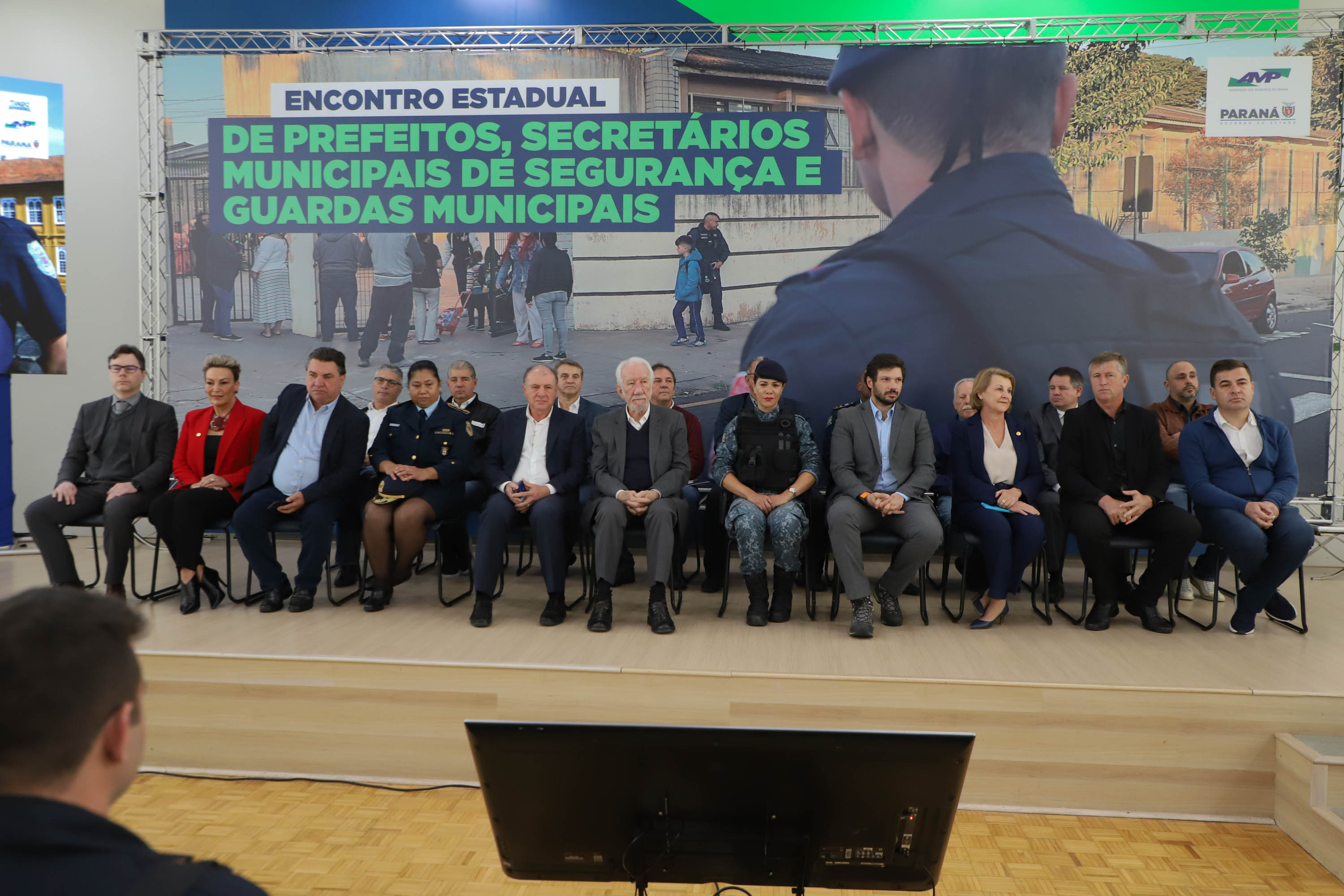 Governador em exercício Darci Piana participa do Encontro Estadual de Prefeitos, Secretários Municipais de Segurança e Guardas Municipais  -
