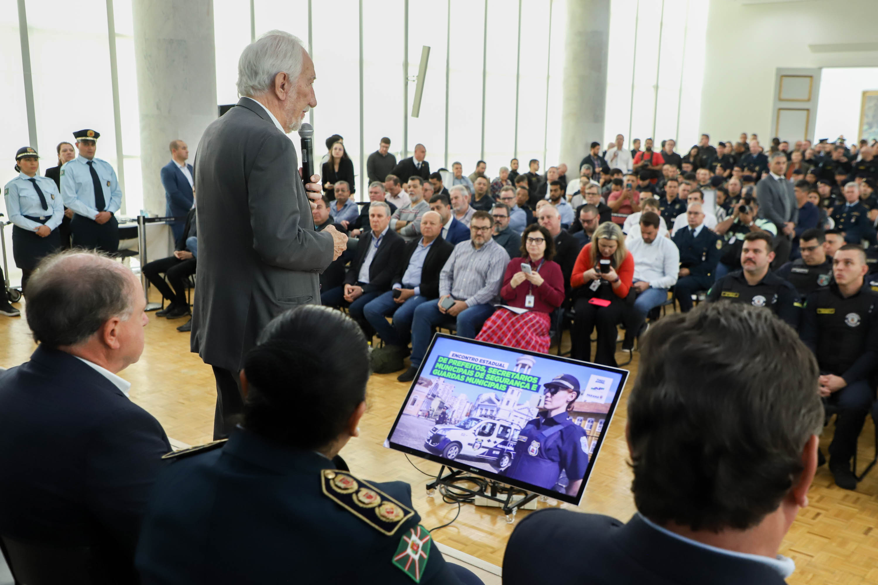 Governador em exercício Darci Piana participa do Encontro Estadual de Prefeitos, Secretários Municipais de Segurança e Guardas Municipais  -