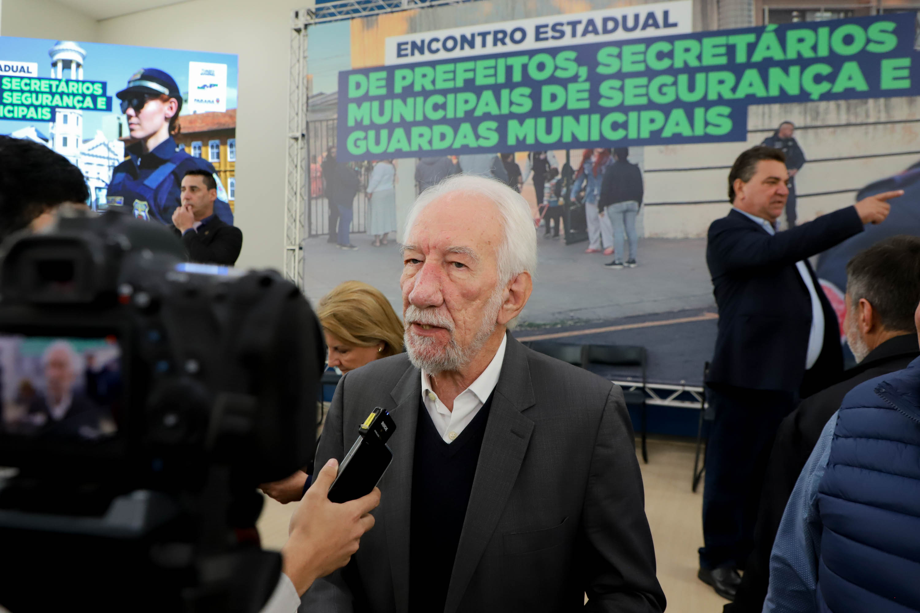 Governador em exercício Darci Piana participa do Encontro Estadual de Prefeitos, Secretários Municipais de Segurança e Guardas Municipais  -