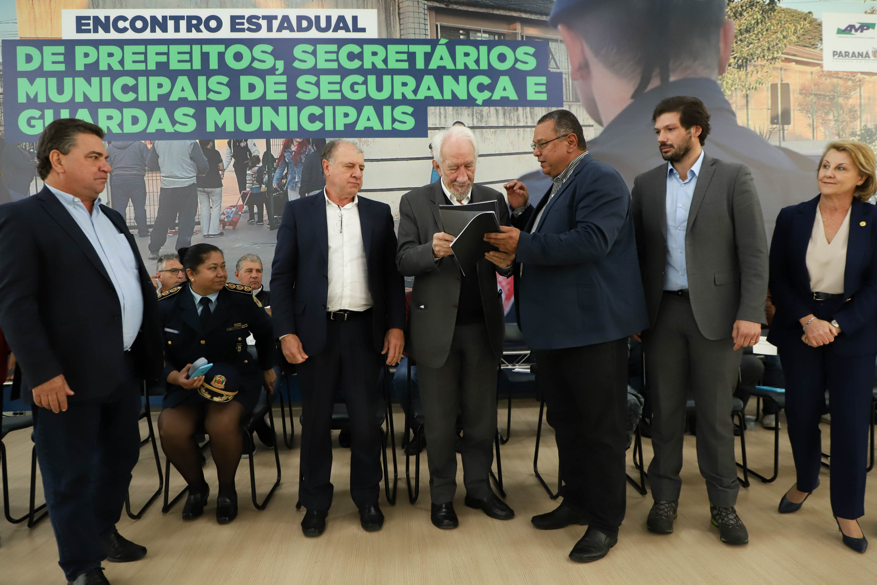 Governador em exercício Darci Piana participa do Encontro Estadual de Prefeitos, Secretários Municipais de Segurança e Guardas Municipais  -