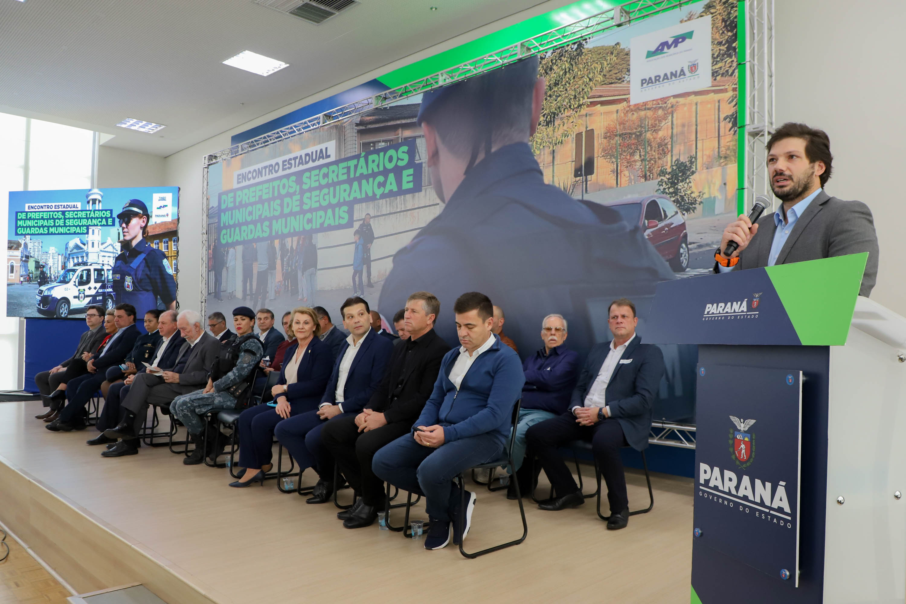 Governador em exercício Darci Piana participa do Encontro Estadual de Prefeitos, Secretários Municipais de Segurança e Guardas Municipais  -