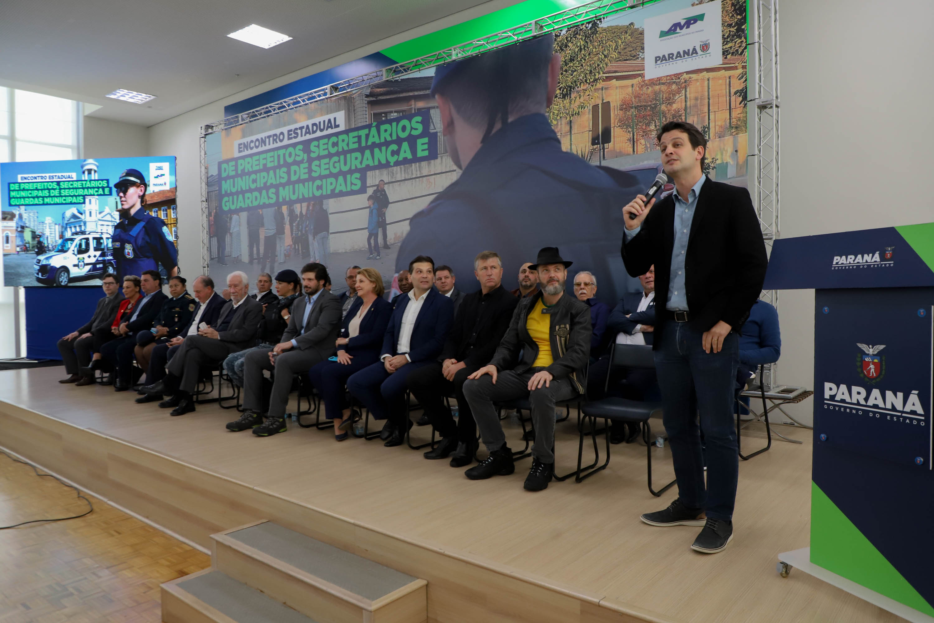 Governador em exercício Darci Piana participa do Encontro Estadual de Prefeitos, Secretários Municipais de Segurança e Guardas Municipais  -