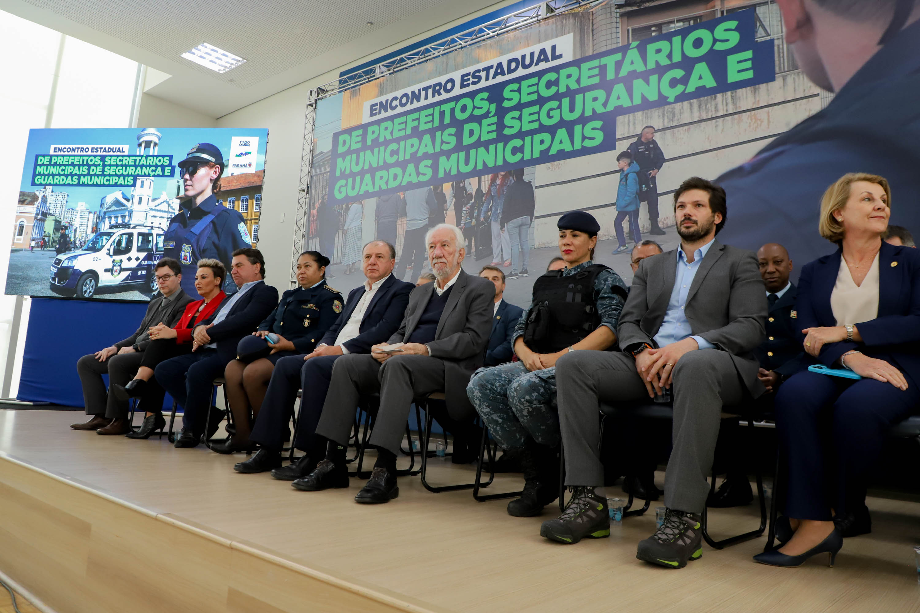 Governador em exercício Darci Piana participa do Encontro Estadual de Prefeitos, Secretários Municipais de Segurança e Guardas Municipais  -