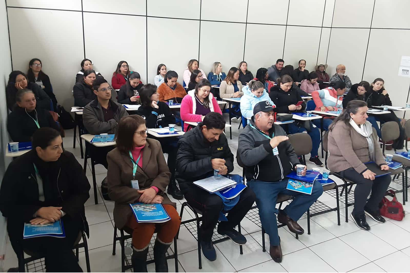 Professores e agentes de saúde recebem formação da Sanepar em saneamento ambiental