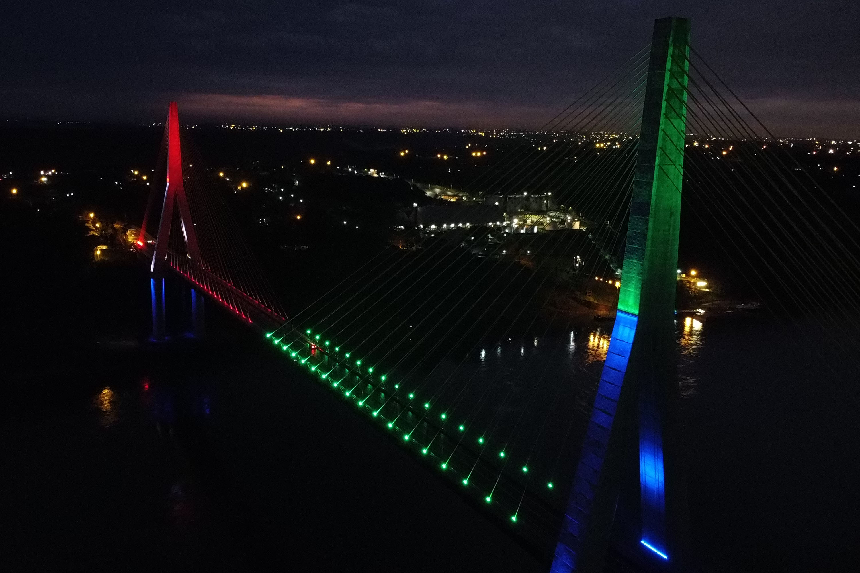 Teste de iluminação cênica marca fim dos trabalhos na Ponte da Integração Brasil