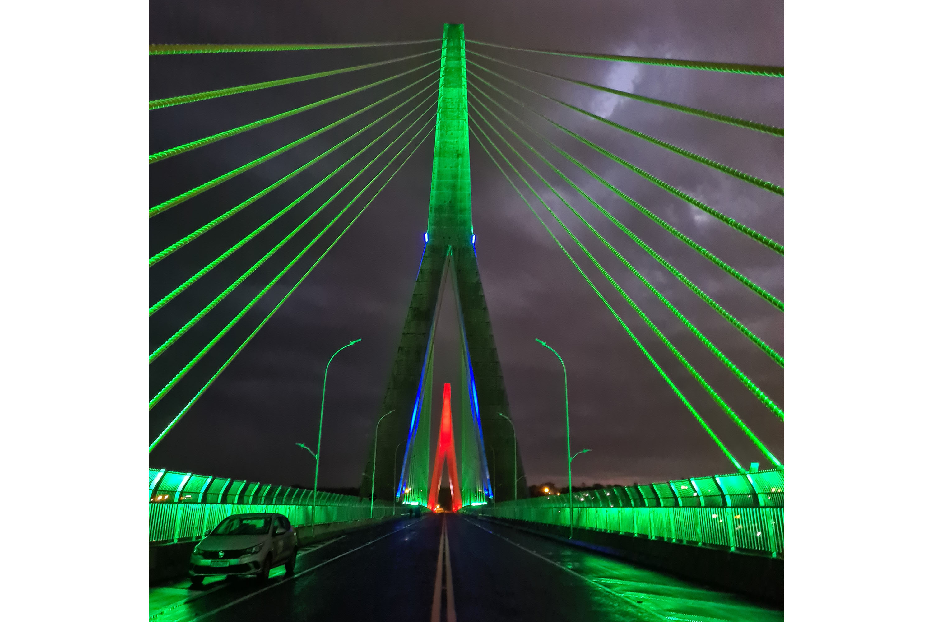 Teste de iluminação cênica marca fim dos trabalhos na Ponte da Integração Brasil