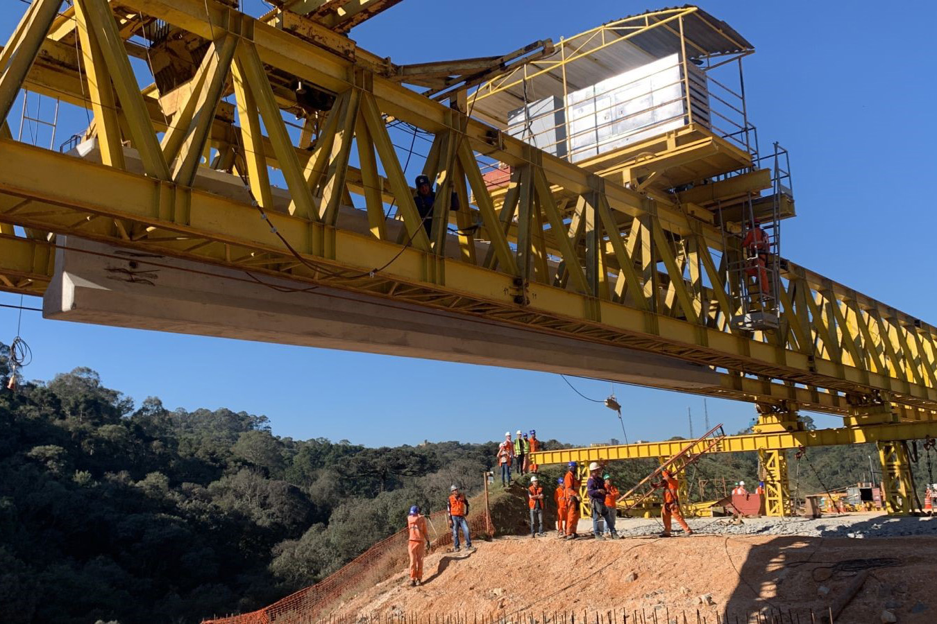 Transporte de vigas para pontes da Rodovia dos Minérios segue até o dia 22
