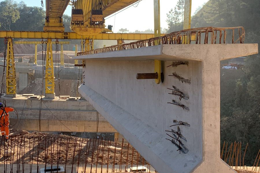 Transporte de vigas para pontes da Rodovia dos Minérios segue até o dia 22
