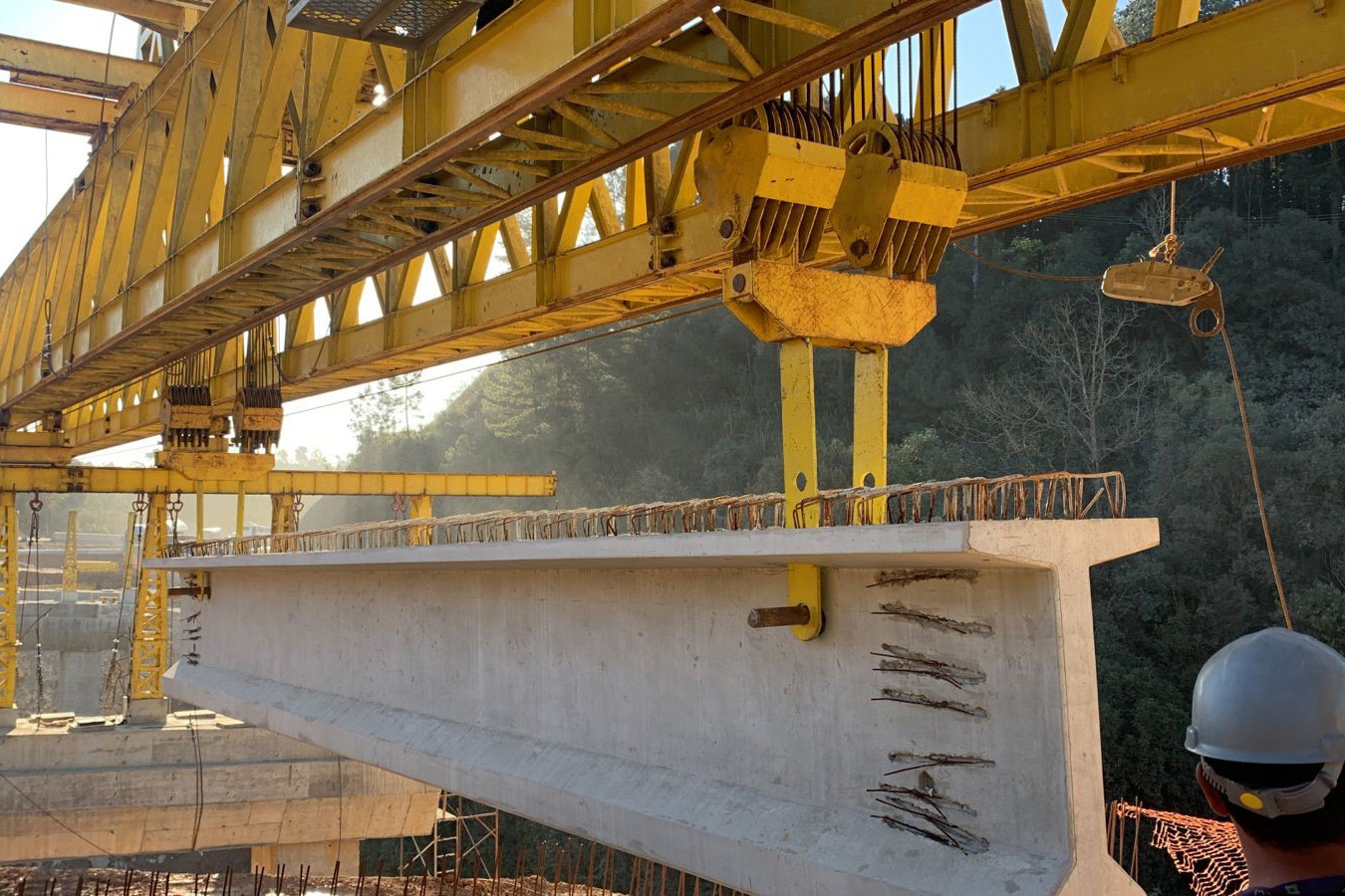 Transporte de vigas para pontes da Rodovia dos Minérios segue até o dia 22
