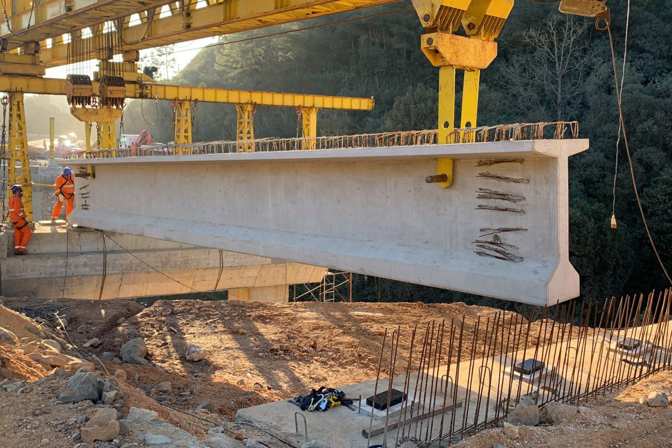 Transporte de vigas para pontes da Rodovia dos Minérios segue até o dia 22