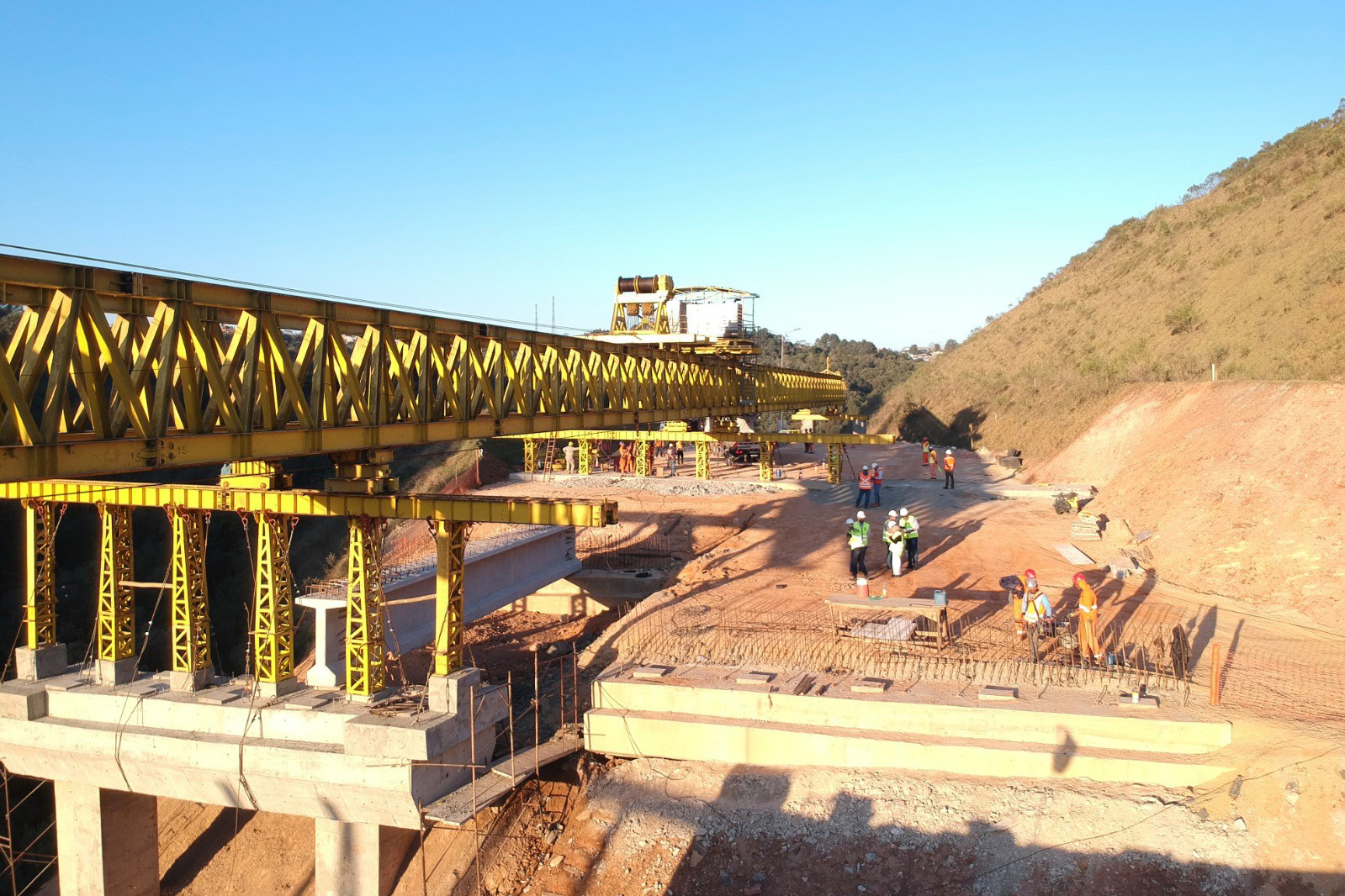 Transporte de vigas para pontes da Rodovia dos Minérios segue até o dia 22