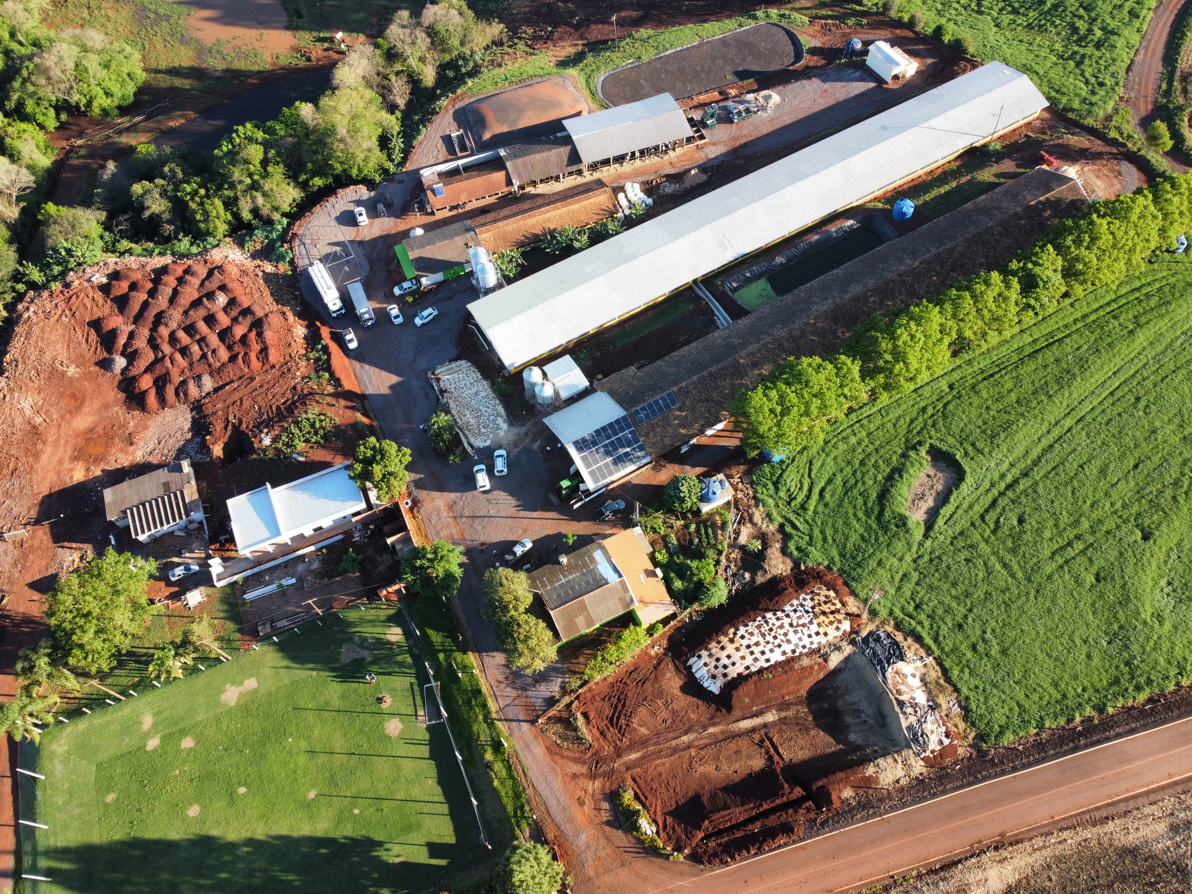 inauguração de mais um sistema para a produção de biogás e biometano, instalado na Granja Angst, em Toledo, no Oeste do Paraná.