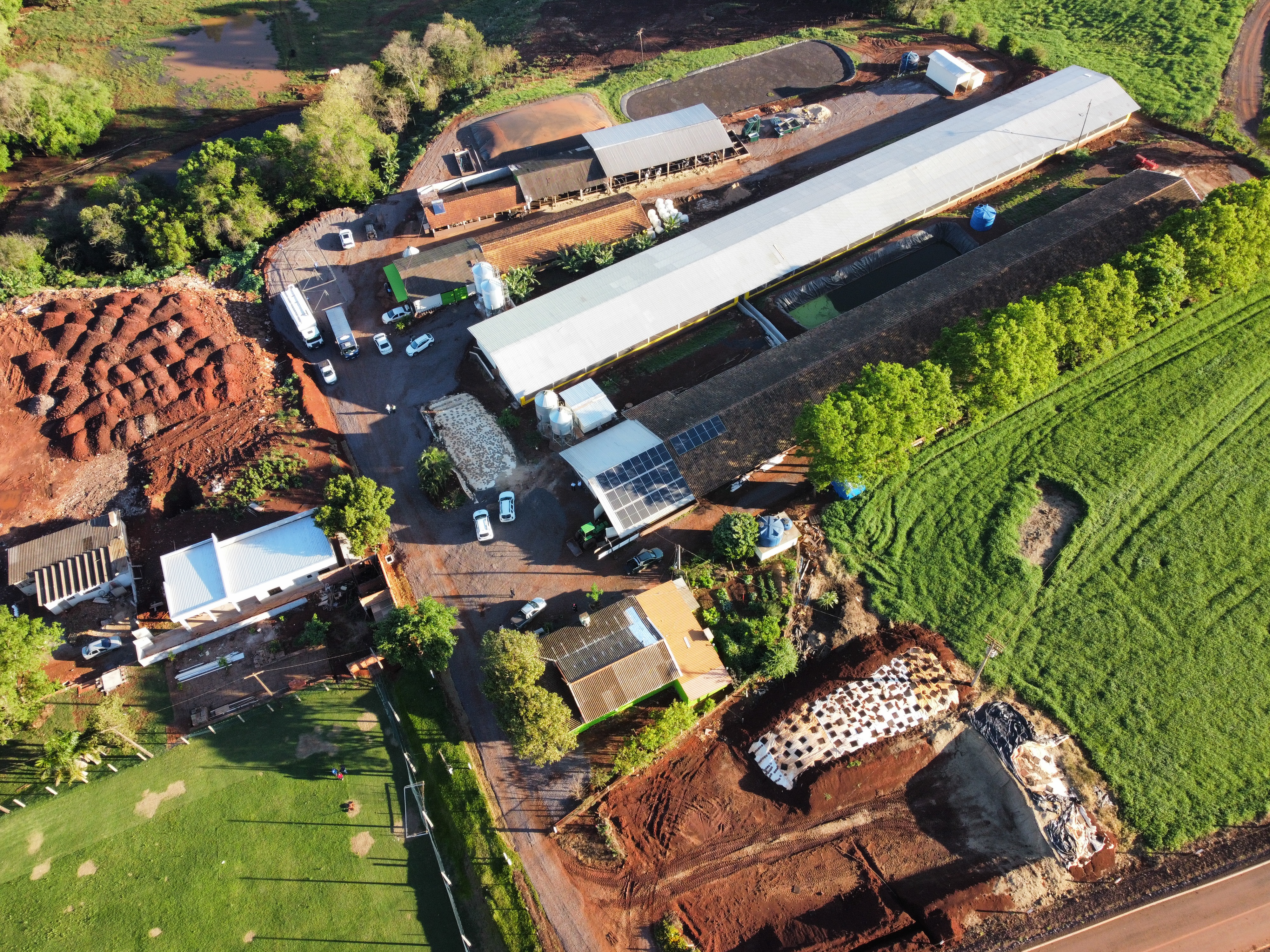 inauguração de mais um sistema para a produção de biogás e biometano, instalado na Granja Angst, em Toledo, no Oeste do Paraná.