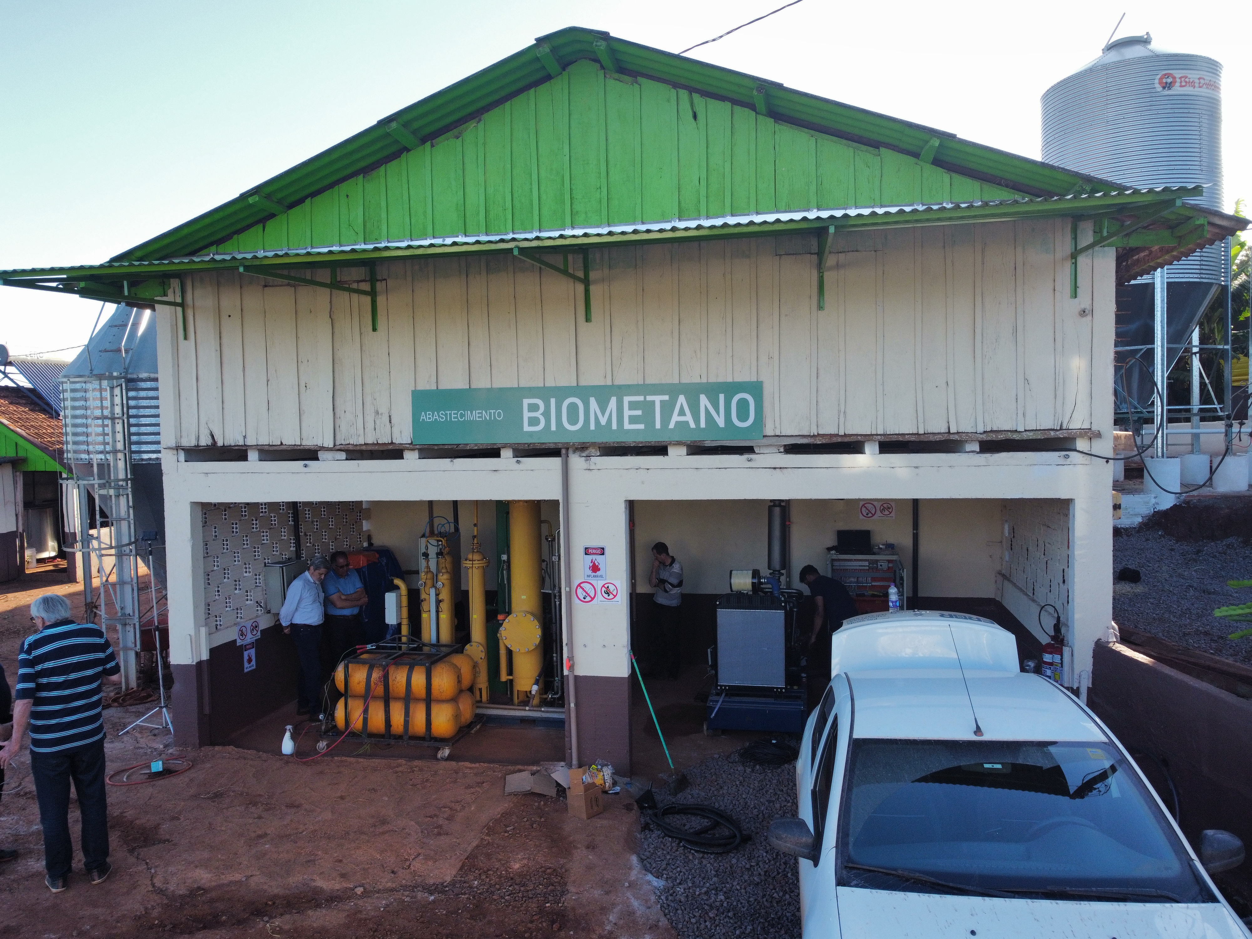 inauguração de mais um sistema para a produção de biogás e biometano, instalado na Granja Angst, em Toledo, no Oeste do Paraná.