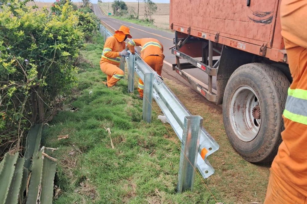 Rodovia entre Doutor Camargo e Floresta tem obras de segurança viária e recuperação de erosão