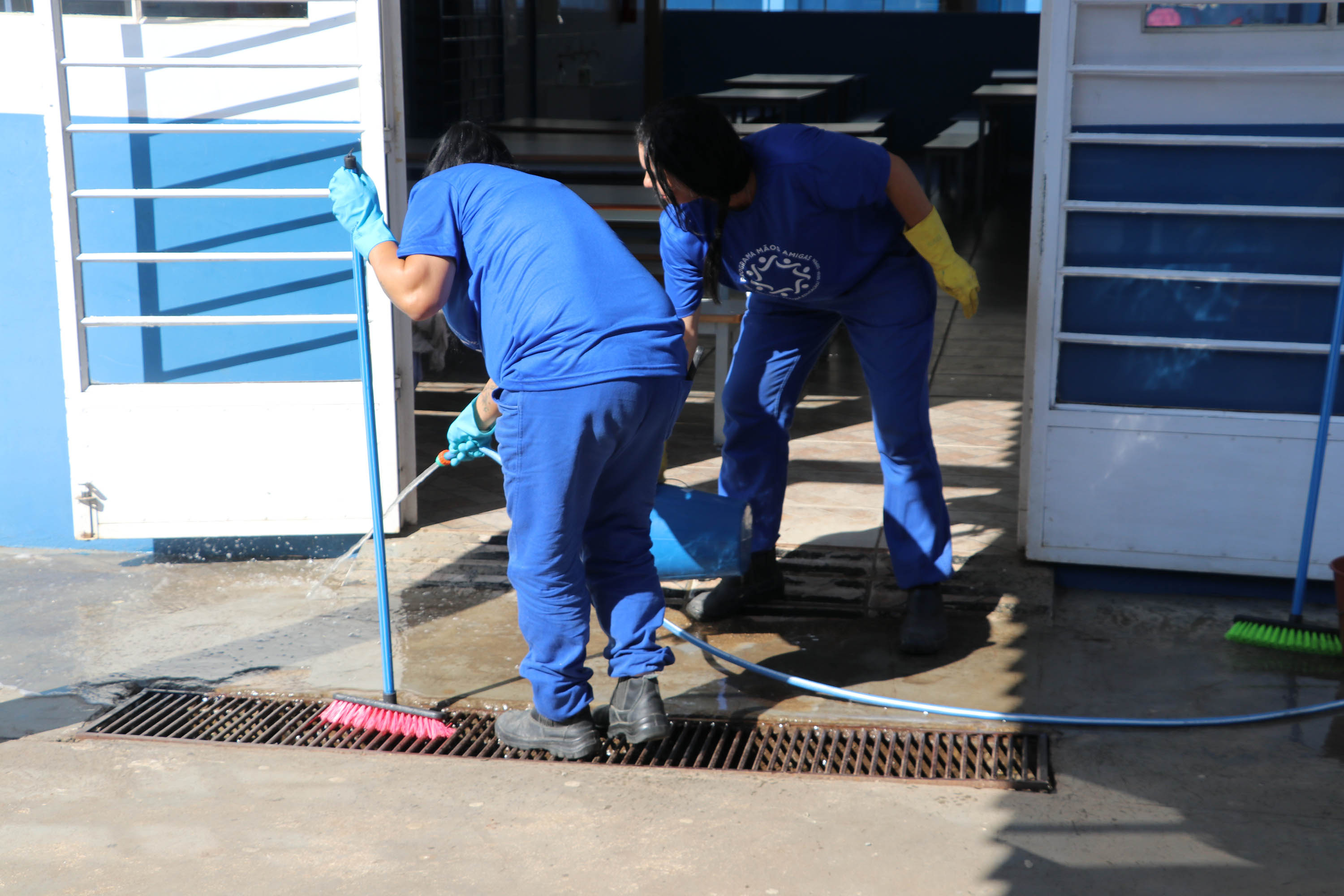 Programa Mãos Amigas conta com equipe feminina para atendimento a colégios da rede estadual em Curitiba