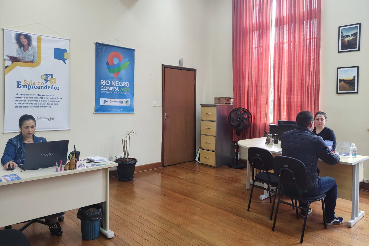 Eliane Schuback Franciscatti atua como agente de crédito em Guaíra desde 2012, quando fez o curso preparatório para desenvolver a atividade.