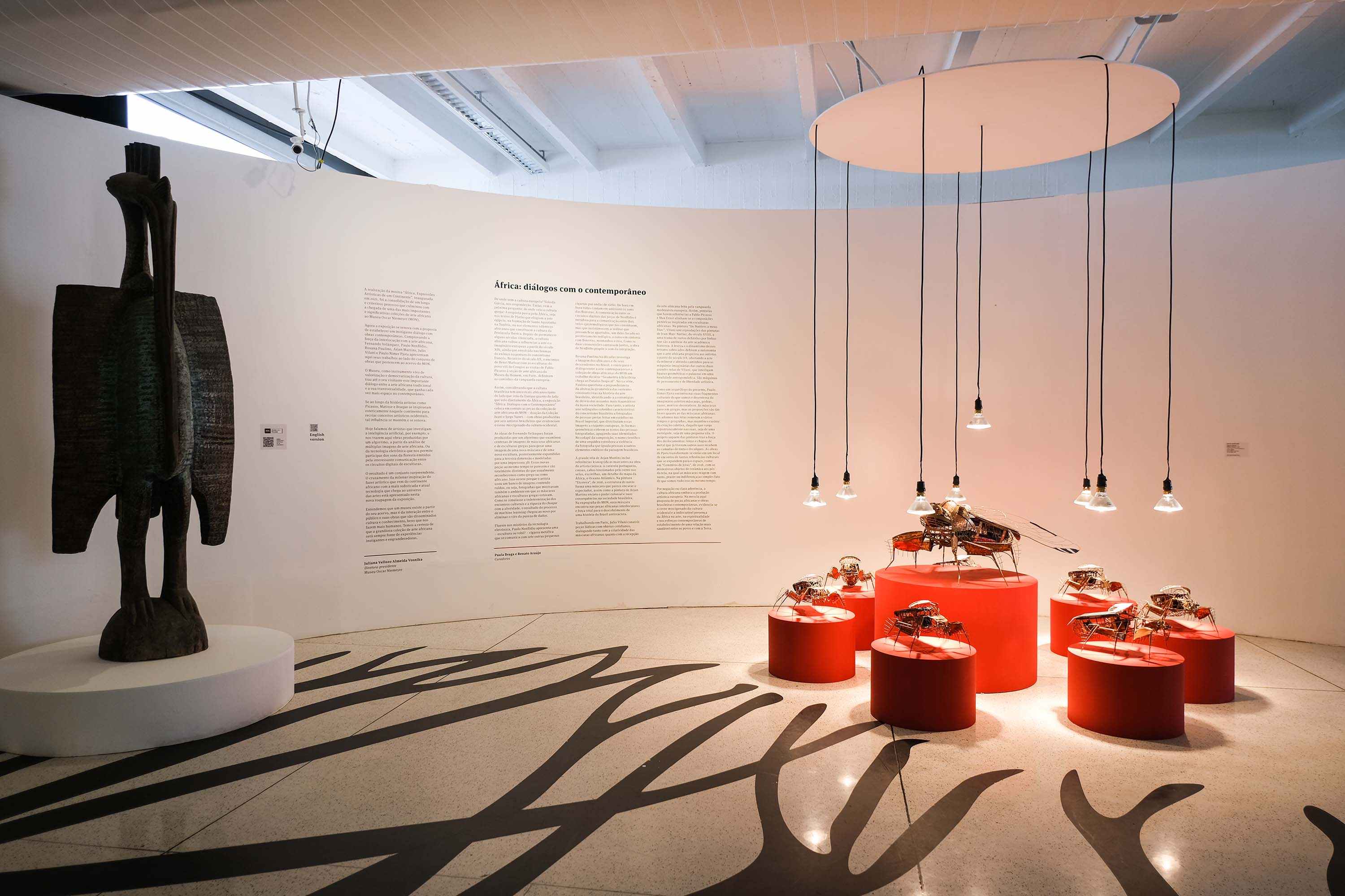 Dentro da temática da cultura popular brasileira e musicalidade afrodiaspórica, os inscritos entrarão em contato com os ritmos de raiz africana, com inspiração nos instrumentos presentes na mostra “África: Diálogos com o Contemporâneo” (Sala 4).