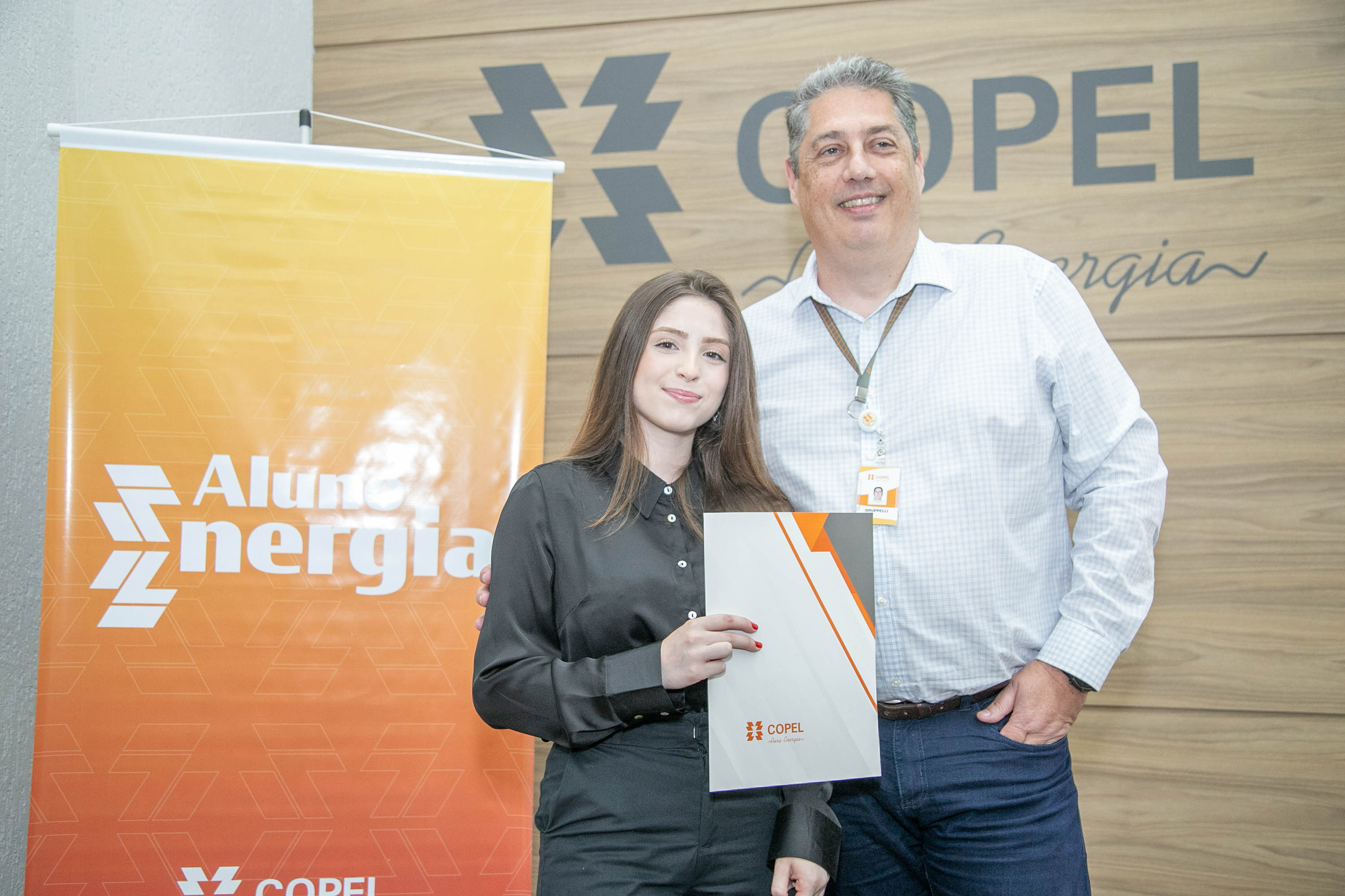 Copel divulga relação de estudantes que vão ganhar bolsa e mentoria por 5 anos