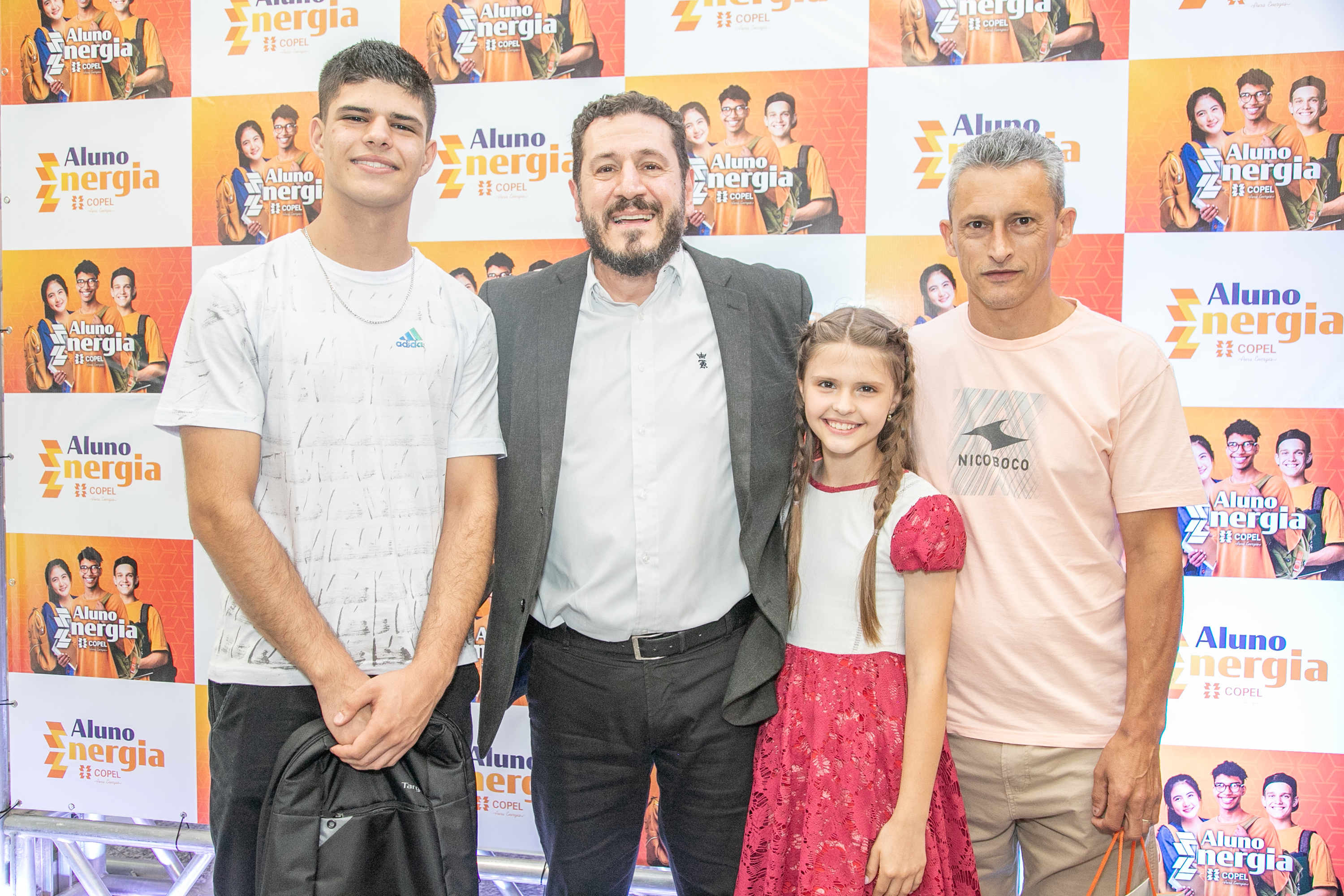 Copel divulga relação de estudantes que vão ganhar bolsa e mentoria por 5 anos