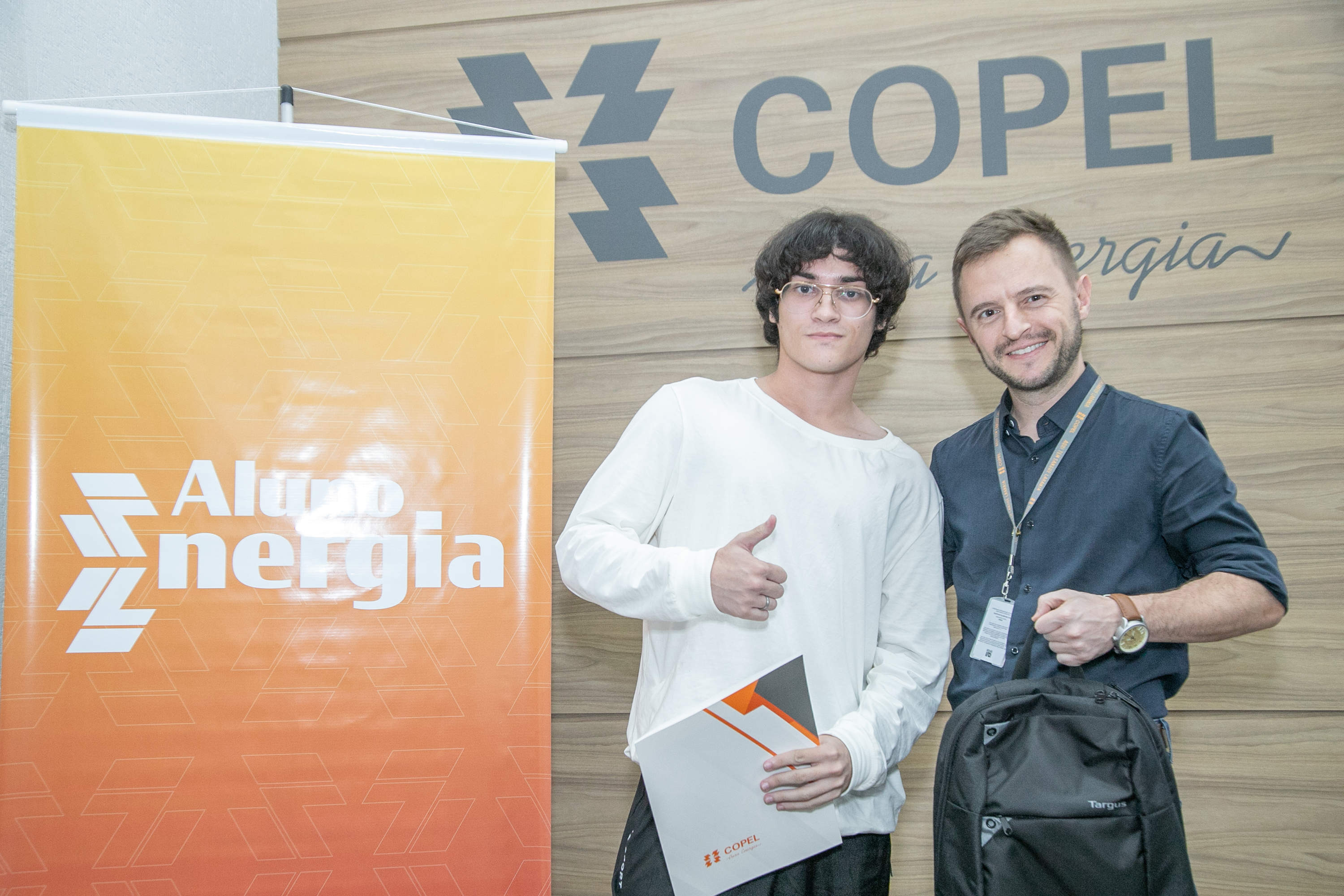 Copel divulga relação de estudantes que vão ganhar bolsa e mentoria por 5 anos