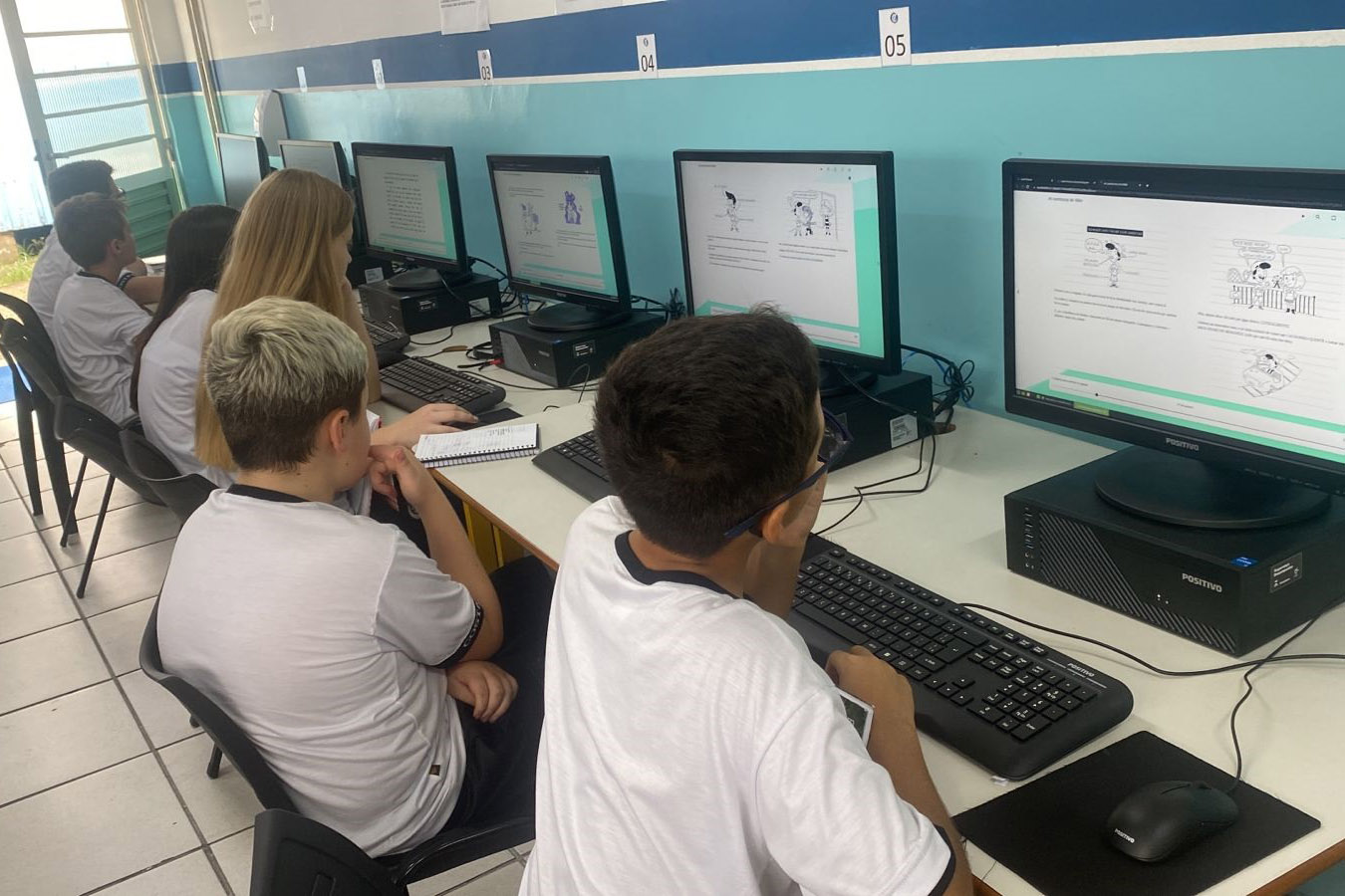 Estreia do Leia Paraná, expansão do inglês e consolidação de aplicativos marcam 2023 da educação