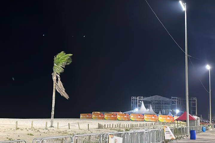 Com luzes cênicas e superpostes, Estado começa instalar novo sistema de iluminação em Matinhos