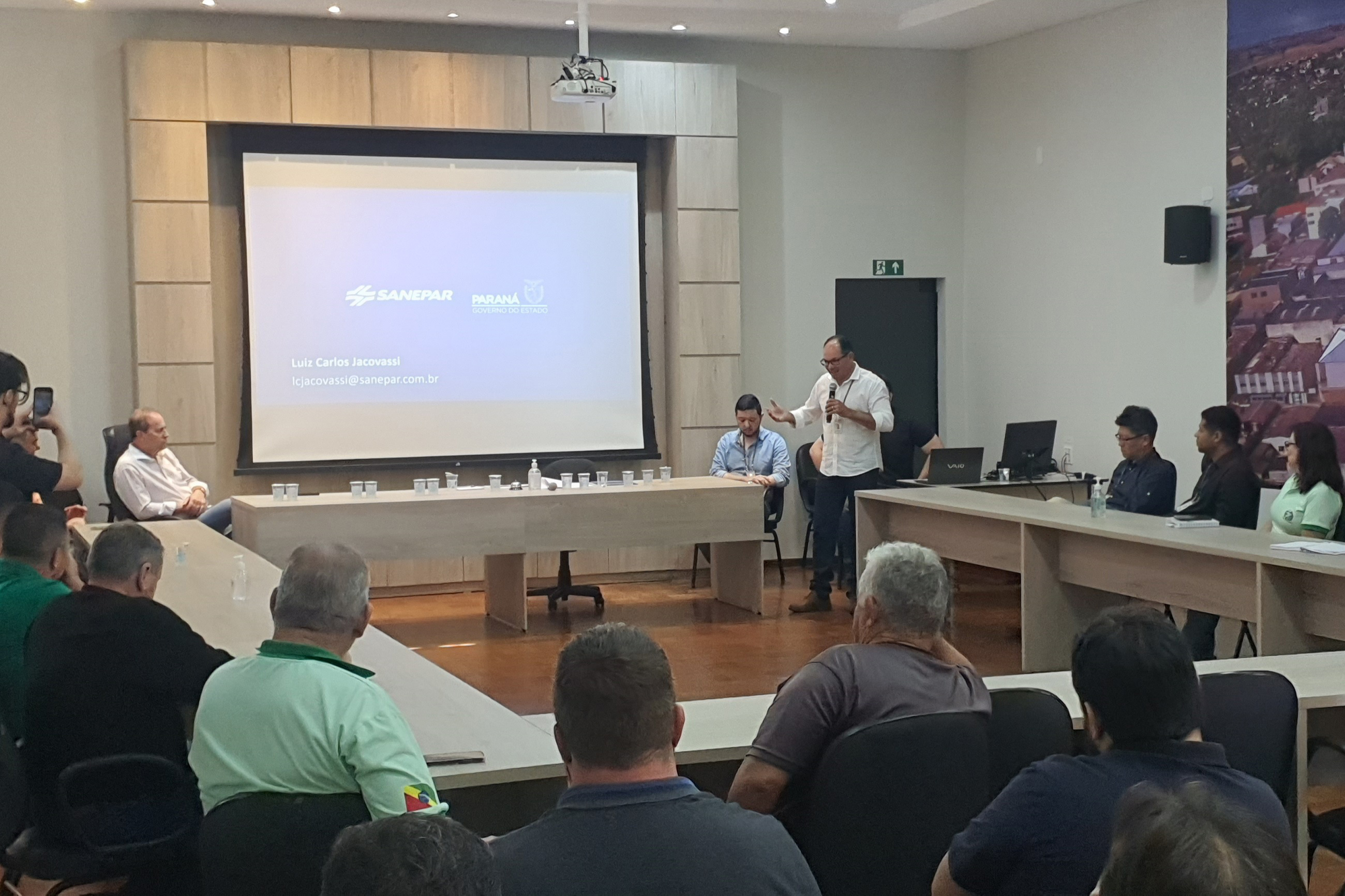 SANEPAR AMPLIA REDE ESGOTO