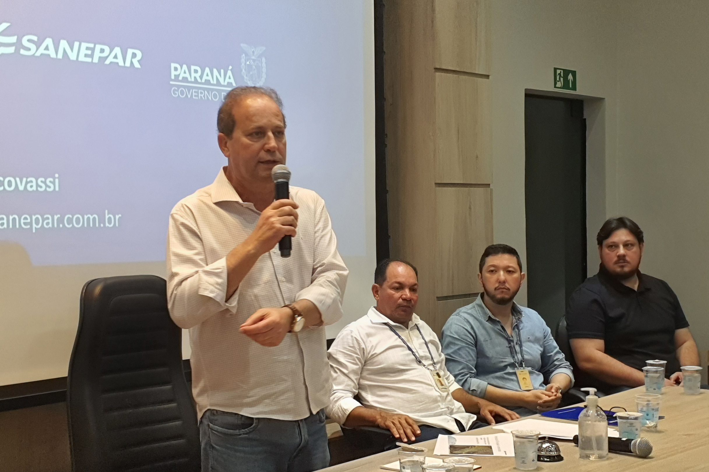 SANEPAR AMPLIA REDE ESGOTO