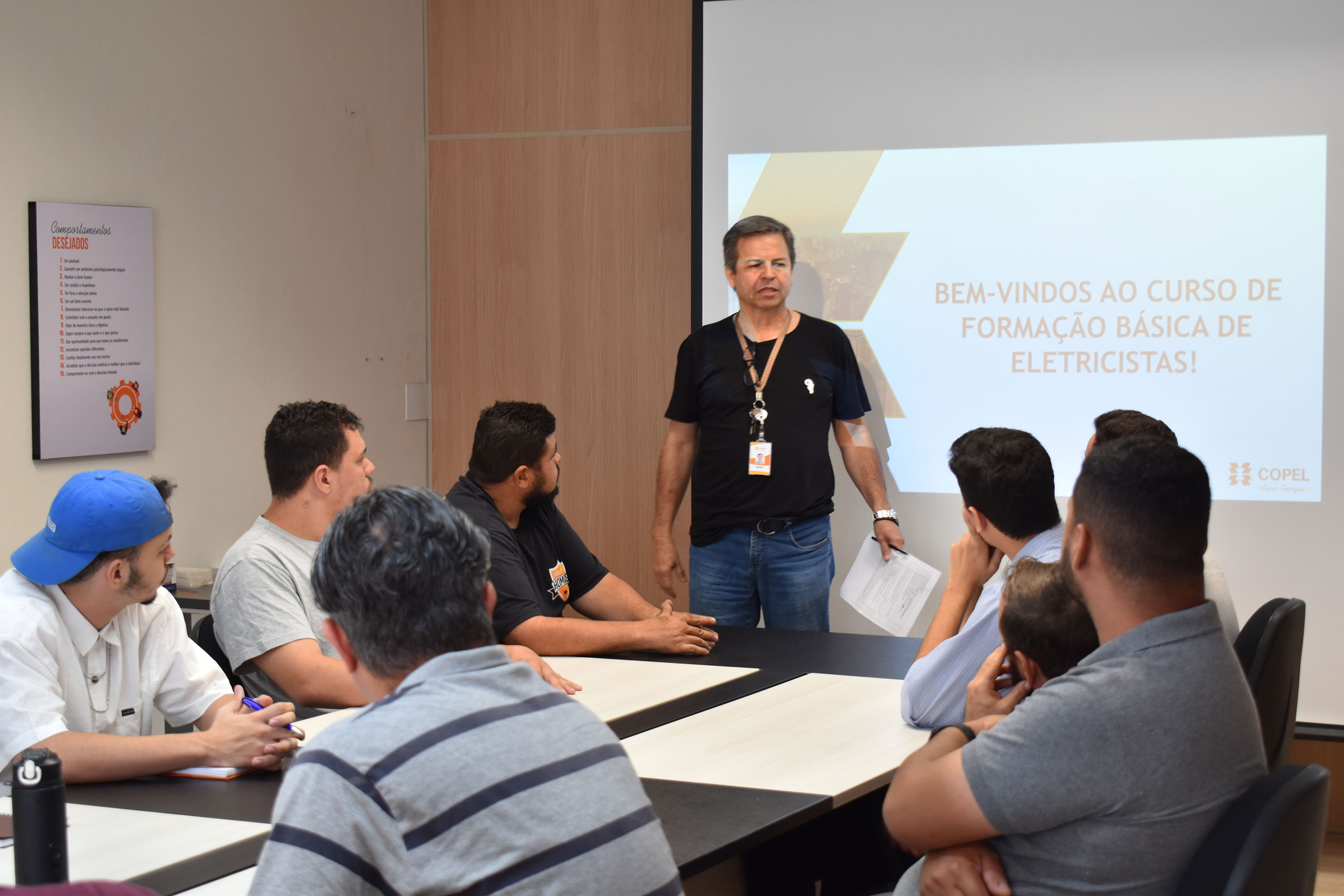 Futuros eletricistas participam de curso gratuito da Copel