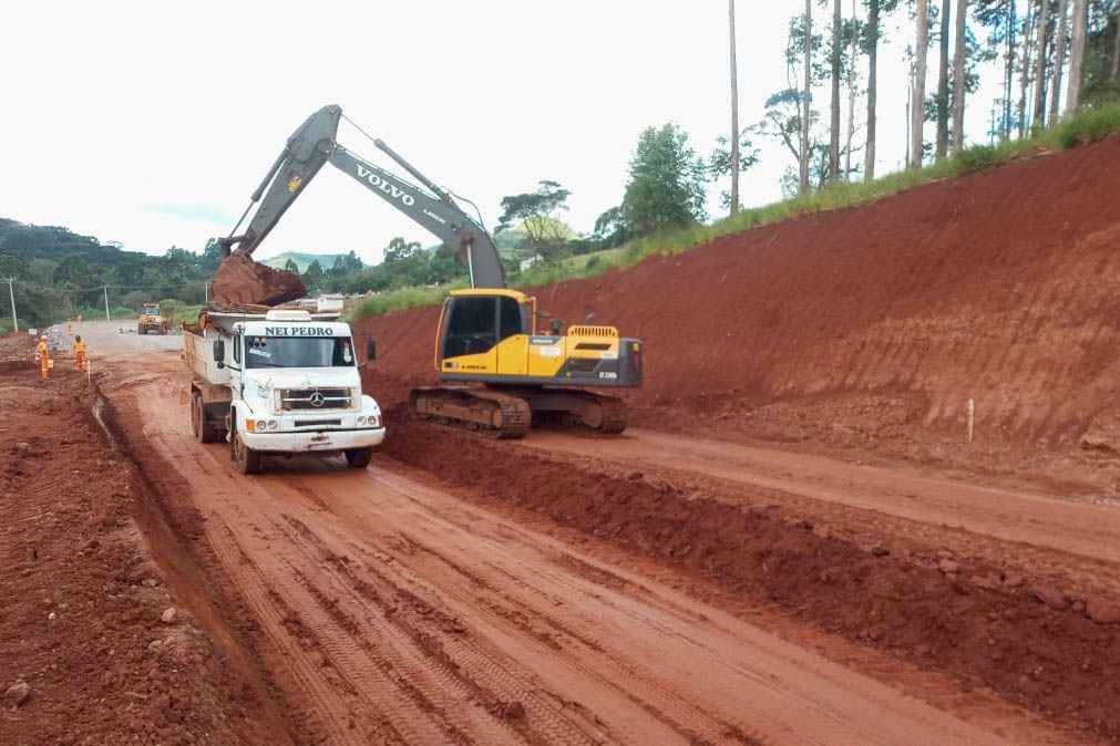 Pavimentação entre Pitanga e Mato Rico está 74% finalizada
