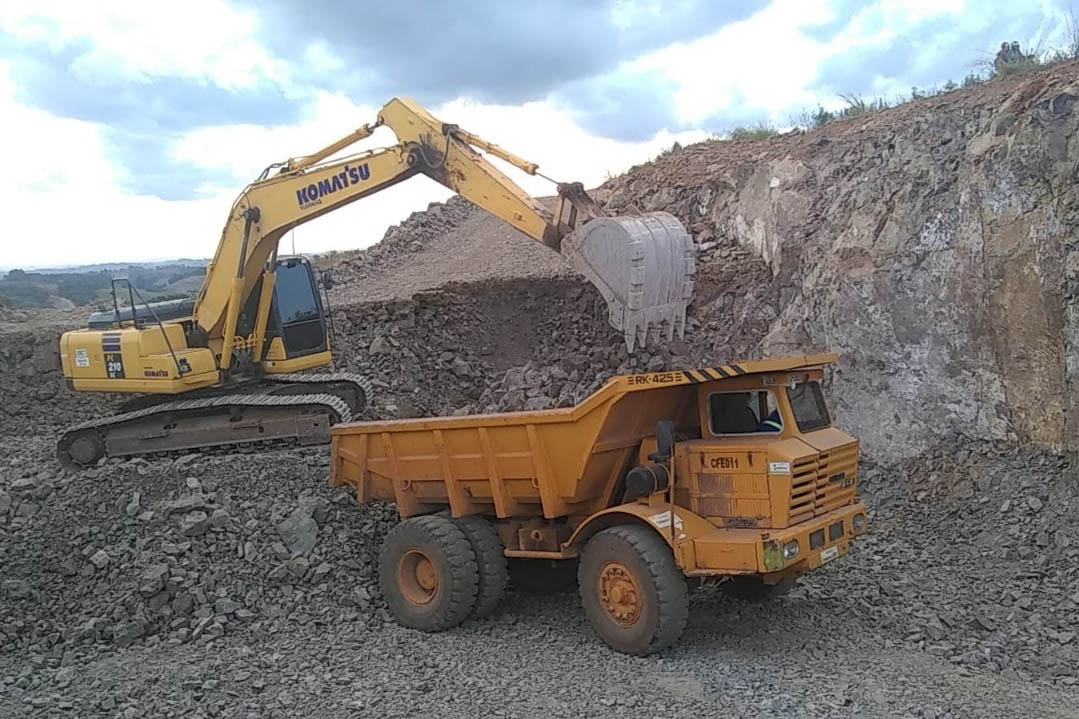 Pavimentação entre Pitanga e Mato Rico está 74% finalizada