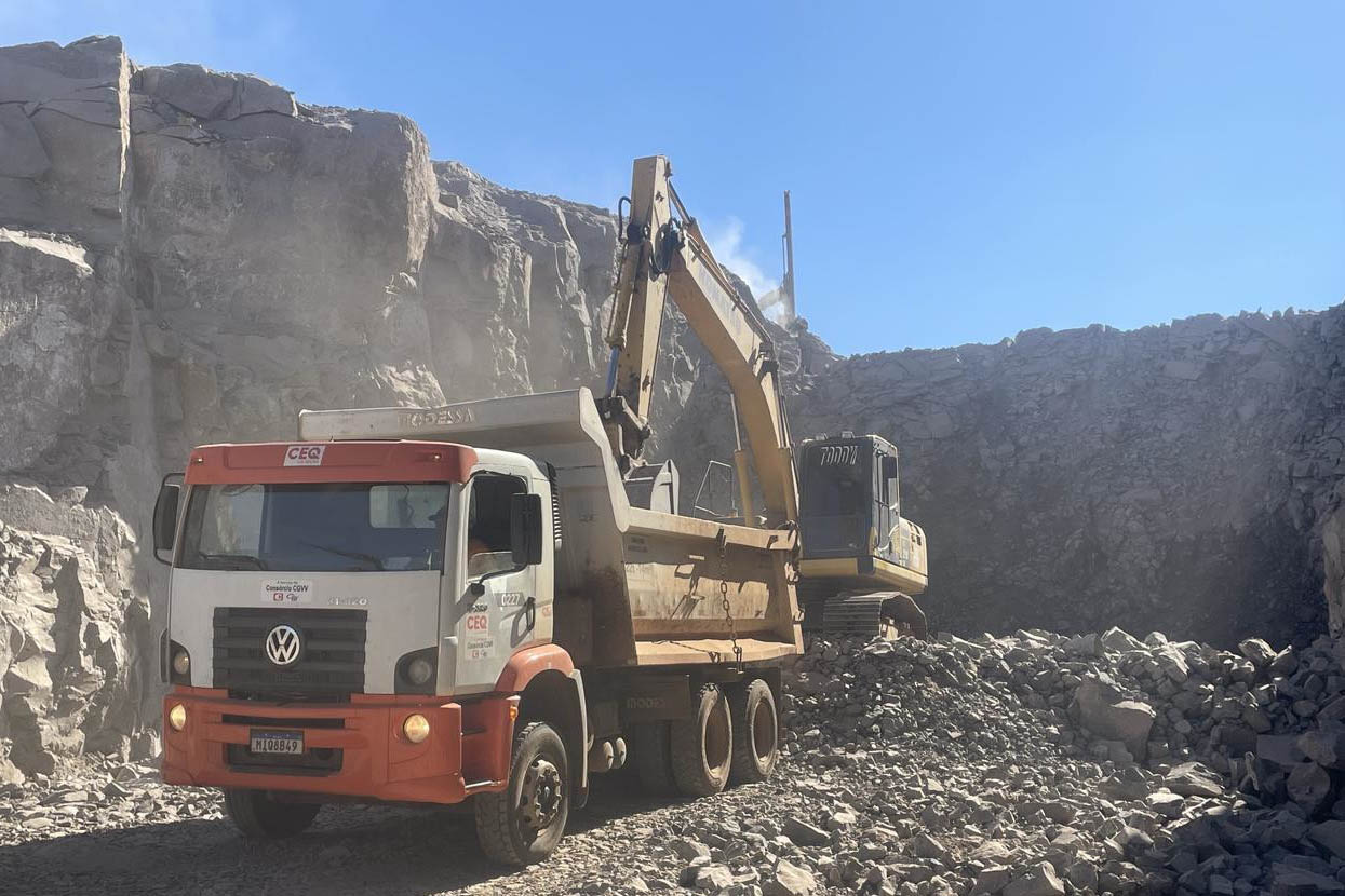 Pavimentação entre Pitanga e Mato Rico está 74% finalizada