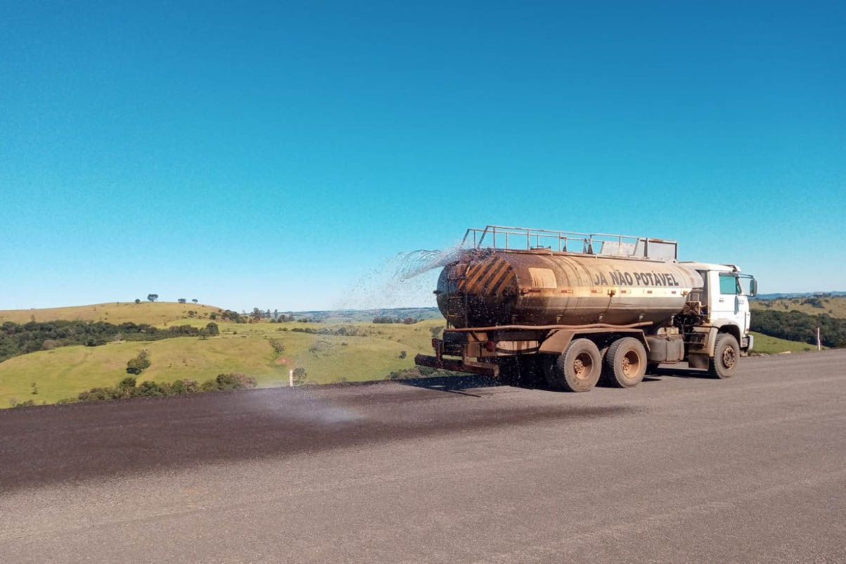 Pavimentação entre Pitanga e Mato Rico está 74% finalizada