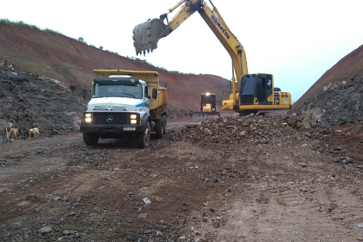 Pavimentação entre Pitanga e Mato Rico está 74% finalizada