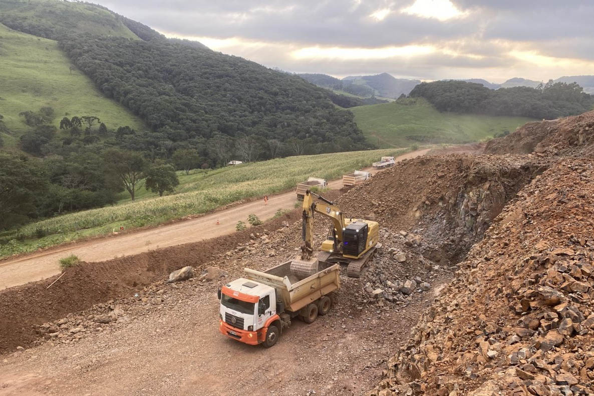 Pavimentação entre Pitanga e Mato Rico está 74% finalizada