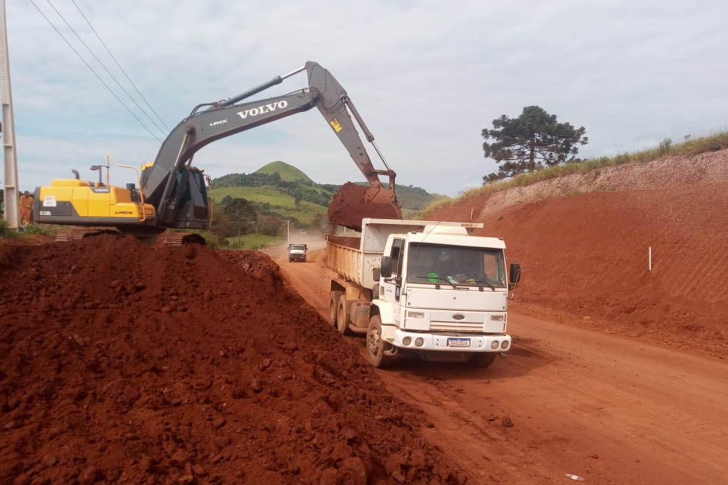 Pavimentação entre Pitanga e Mato Rico está 74% finalizada