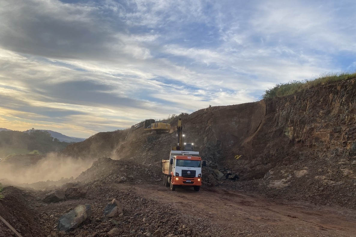 Pavimentação entre Pitanga e Mato Rico está 74% finalizada