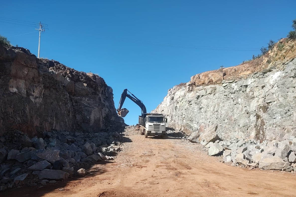 Pavimentação entre Pitanga e Mato Rico está 74% finalizada