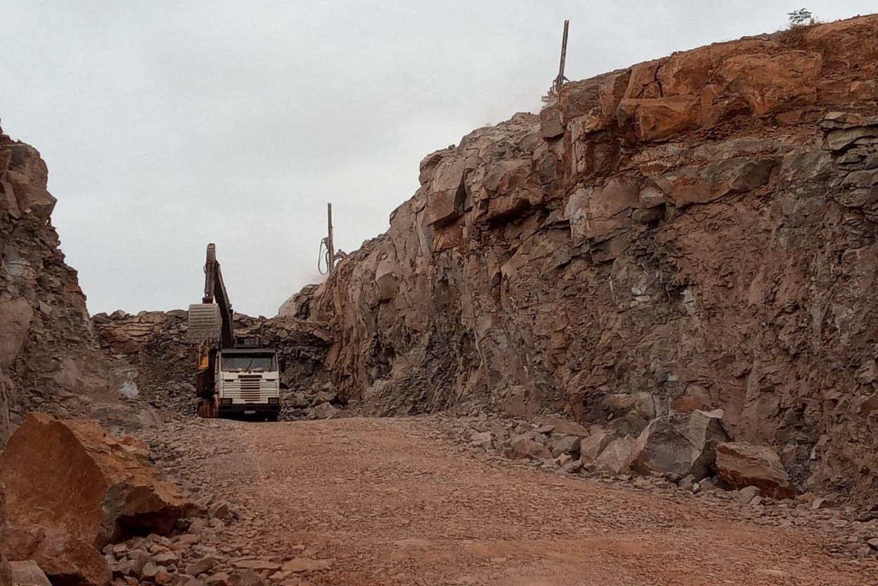 Pavimentação entre Pitanga e Mato Rico está 74% finalizada