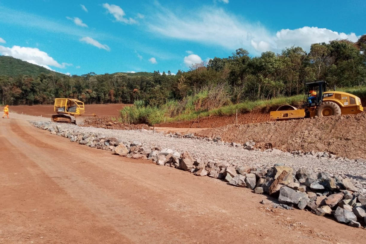 Pavimentação entre Pitanga e Mato Rico está 74% finalizada