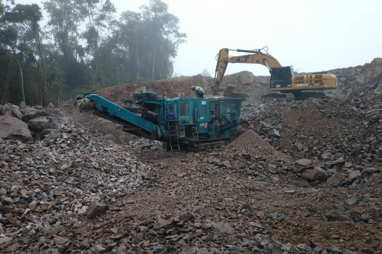 Pavimentação entre Pitanga e Mato Rico está 74% finalizada