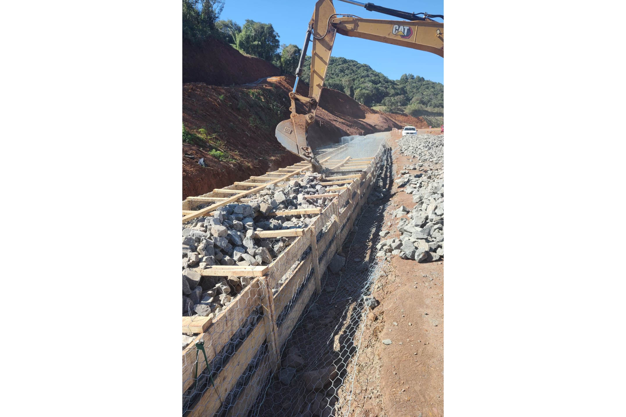 Pavimentação entre Pitanga e Mato Rico está 74% finalizada